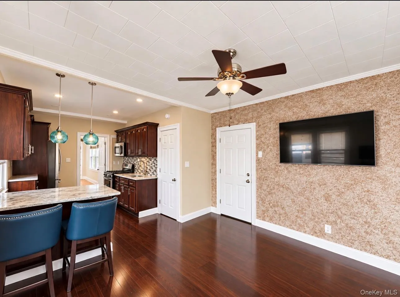 75-05 60th Place, New York, NY, 3 Bedroom Bedrooms, 5 Room Rooms,1 BathroomBathrooms,Residential Lease,For Rent,60th,0,1061475 75-05 60th Place, New York, NY, 3 Bedroom Bedrooms, 5 Room Rooms,1 BathroomBathrooms,Residential Lease,For Rent,60th,0,1061475
