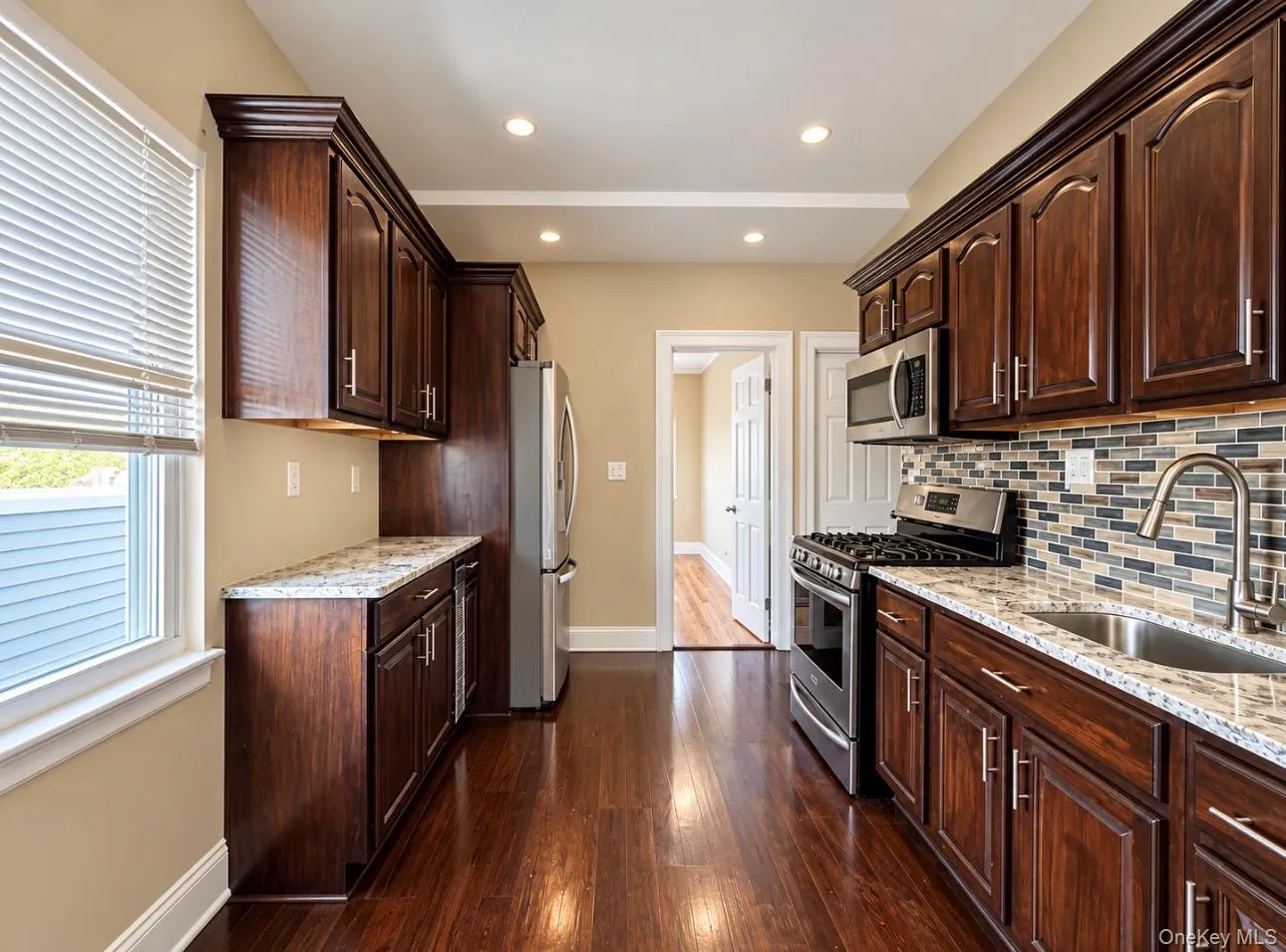 75-05 60th Place, New York, NY, 3 Bedroom Bedrooms, 5 Room Rooms,1 BathroomBathrooms,Residential Lease,For Rent,60th,0,1061475 75-05 60th Place, New York, NY, 3 Bedroom Bedrooms, 5 Room Rooms,1 BathroomBathrooms,Residential Lease,For Rent,60th,0,1061475
