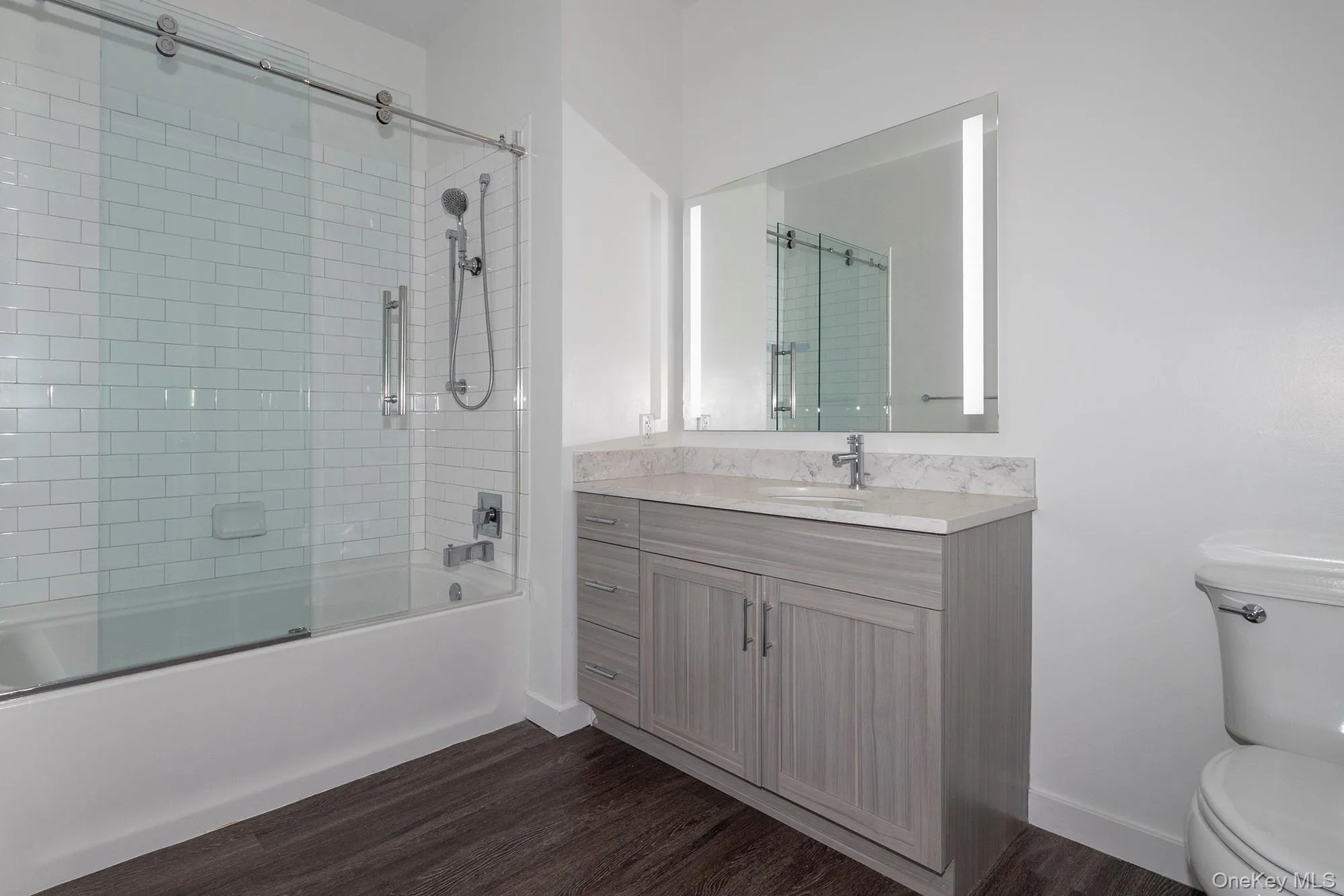116 Searing Avenue, North Hempstead, NY, 2 Bedroom Bedrooms, 5 Room Rooms,2 BathroomBathrooms,Residential Lease,For Rent,Searing,0,1061486 116 Searing Avenue, North Hempstead, NY, 2 Bedroom Bedrooms, 5 Room Rooms,2 BathroomBathrooms,Residential Lease,For Rent,Searing,0,1061486
