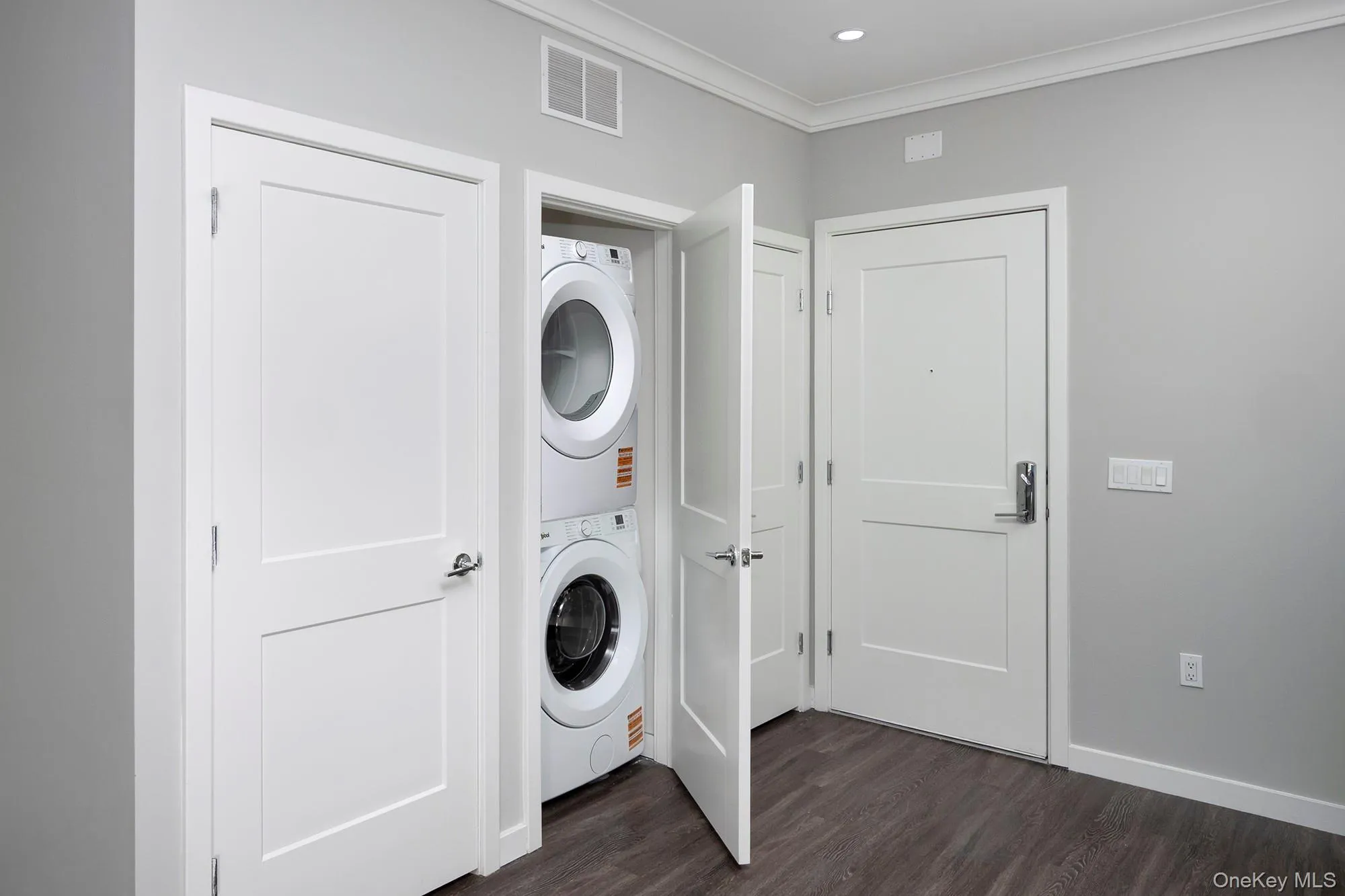 116 Searing Avenue, North Hempstead, NY, 2 Bedroom Bedrooms, 5 Room Rooms,2 BathroomBathrooms,Residential Lease,For Rent,Searing,0,1061486 116 Searing Avenue, North Hempstead, NY, 2 Bedroom Bedrooms, 5 Room Rooms,2 BathroomBathrooms,Residential Lease,For Rent,Searing,0,1061486