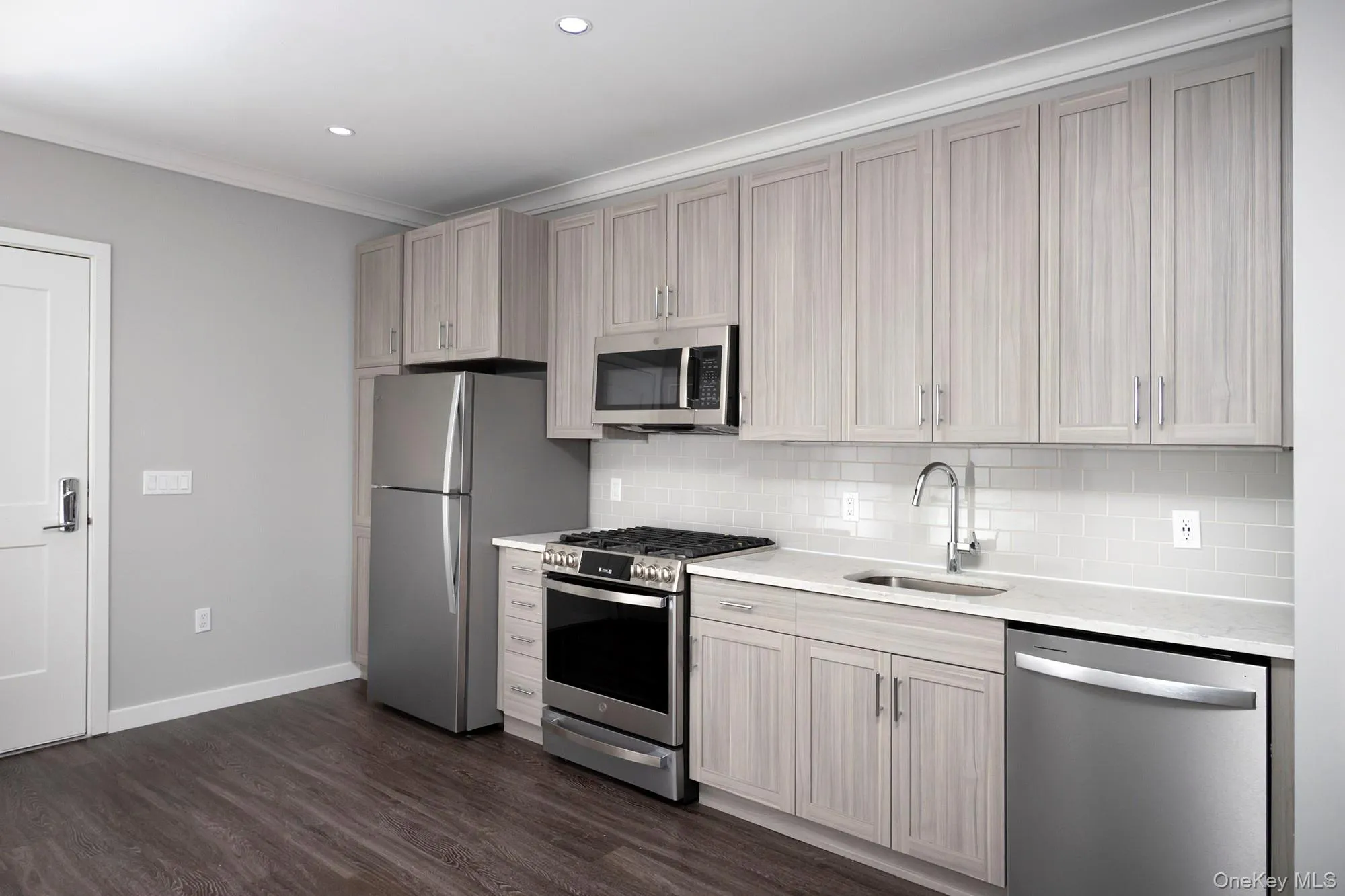 116 Searing Avenue, North Hempstead, NY, 2 Bedroom Bedrooms, 5 Room Rooms,2 BathroomBathrooms,Residential Lease,For Rent,Searing,0,1061486 116 Searing Avenue, North Hempstead, NY, 2 Bedroom Bedrooms, 5 Room Rooms,2 BathroomBathrooms,Residential Lease,For Rent,Searing,0,1061486