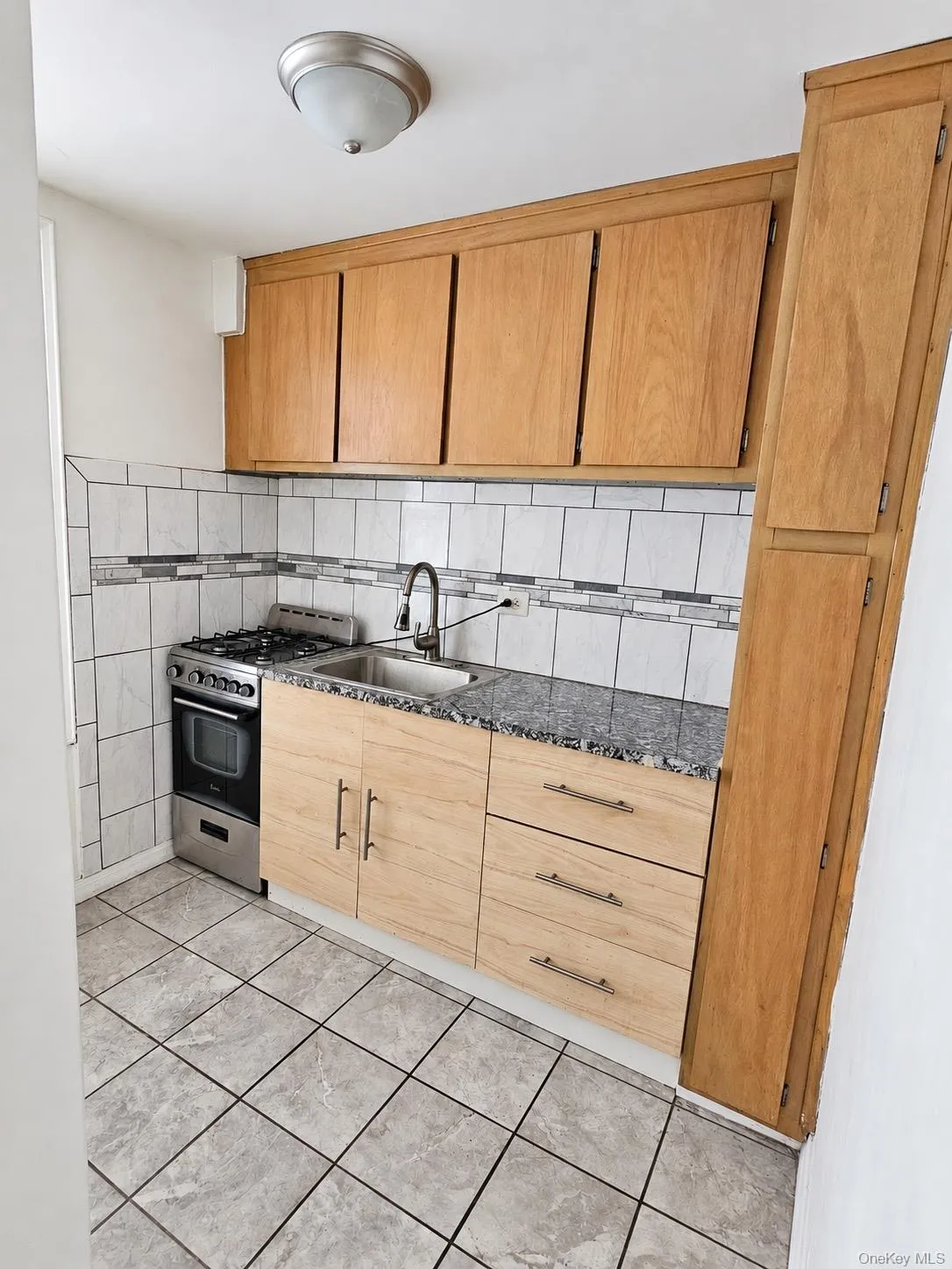1332 Metropolitan Avenue, New York, NY, 3 Rooms Rooms,1 BathroomBathrooms,Residential,For Rent,Metropolitan,0,1061506 1332 Metropolitan Avenue, New York, NY, 3 Rooms Rooms,1 BathroomBathrooms,Residential,For Rent,Metropolitan,0,1061506