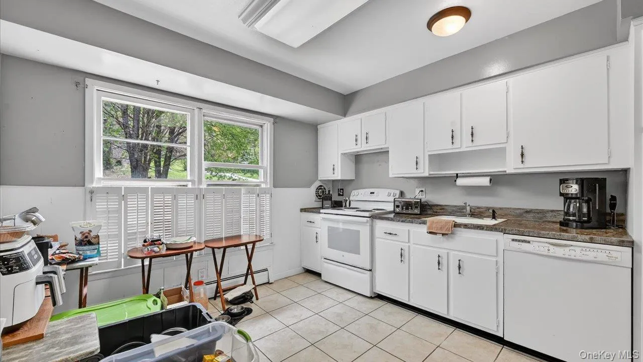 5 Regelski Drive, Warwick (town), NY, 3 Bedrooms Bedrooms, 8 Rooms Rooms,2 BathroomsBathrooms,Residential Lease,For Rent,Regelski,0,1061525 5 Regelski Drive, Warwick (town), NY, 3 Bedrooms Bedrooms, 8 Rooms Rooms,2 BathroomsBathrooms,Residential Lease,For Rent,Regelski,0,1061525