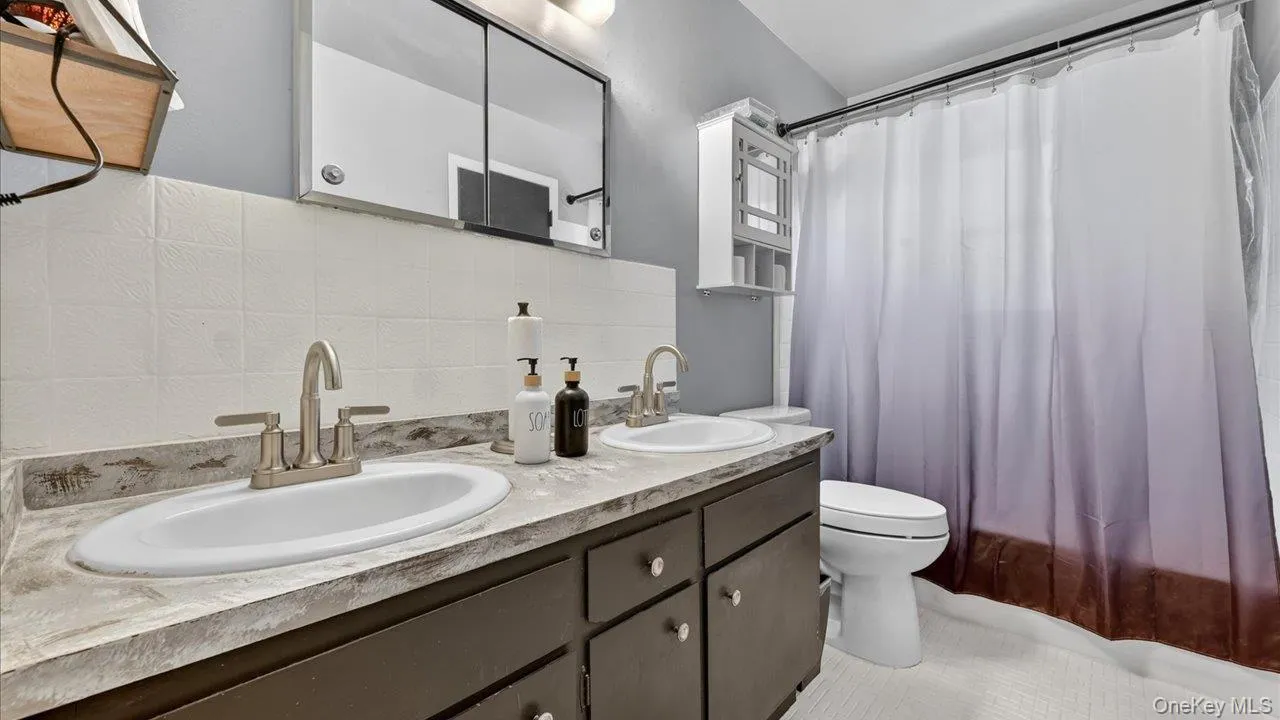 5 Regelski Drive, Warwick (town), NY, 3 Bedrooms Bedrooms, 8 Rooms Rooms,2 BathroomsBathrooms,Residential Lease,For Rent,Regelski,0,1061525 5 Regelski Drive, Warwick (town), NY, 3 Bedrooms Bedrooms, 8 Rooms Rooms,2 BathroomsBathrooms,Residential Lease,For Rent,Regelski,0,1061525