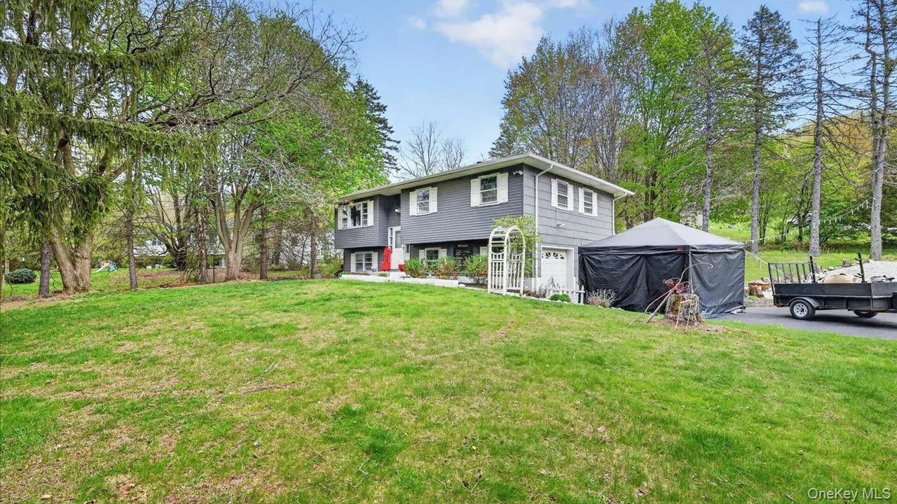 5 Regelski Drive, Warwick (town), NY, 3 Bedrooms Bedrooms, 8 Rooms Rooms,2 BathroomsBathrooms,Residential Lease,For Rent,Regelski,0,1061525 5 Regelski Drive, Warwick (town), NY, 3 Bedrooms Bedrooms, 8 Rooms Rooms,2 BathroomsBathrooms,Residential Lease,For Rent,Regelski,0,1061525