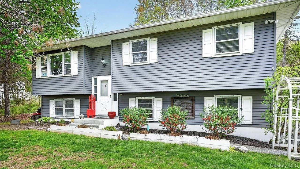 5 Regelski Drive, Warwick (town), NY, 3 Bedrooms Bedrooms, 8 Rooms Rooms,2 BathroomsBathrooms,Residential Lease,For Rent,Regelski,0,1061525 5 Regelski Drive, Warwick (town), NY, 3 Bedrooms Bedrooms, 8 Rooms Rooms,2 BathroomsBathrooms,Residential Lease,For Rent,Regelski,0,1061525