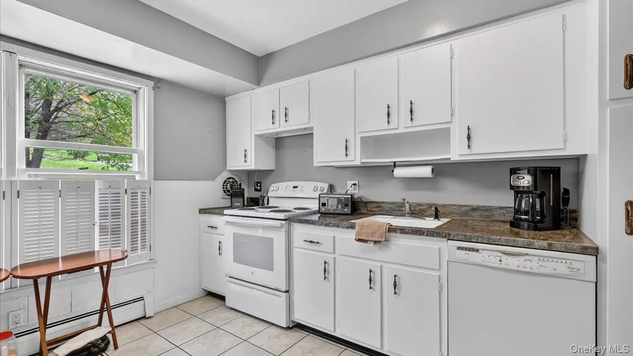 5 Regelski Drive, Warwick (town), NY, 3 Bedrooms Bedrooms, 8 Rooms Rooms,2 BathroomsBathrooms,Residential Lease,For Rent,Regelski,0,1061525 5 Regelski Drive, Warwick (town), NY, 3 Bedrooms Bedrooms, 8 Rooms Rooms,2 BathroomsBathrooms,Residential Lease,For Rent,Regelski,0,1061525