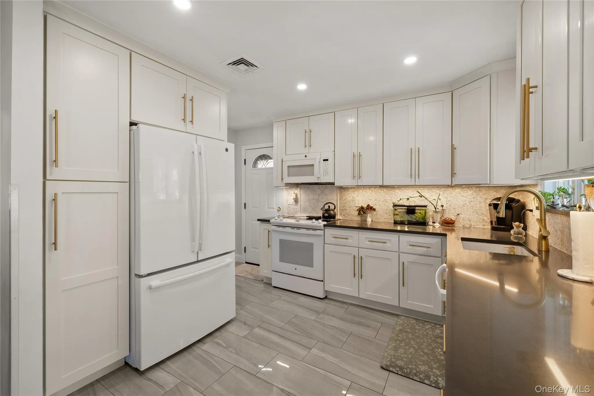 116 Massapequa Avenue, Oyster Bay, NY, 2 Bedrooms Bedrooms, 5 Rooms Rooms,1 BathroomBathrooms,Residential,For Rent,Massapequa,0,1061549 116 Massapequa Avenue, Oyster Bay, NY, 2 Bedrooms Bedrooms, 5 Rooms Rooms,1 BathroomBathrooms,Residential,For Rent,Massapequa,0,1061549