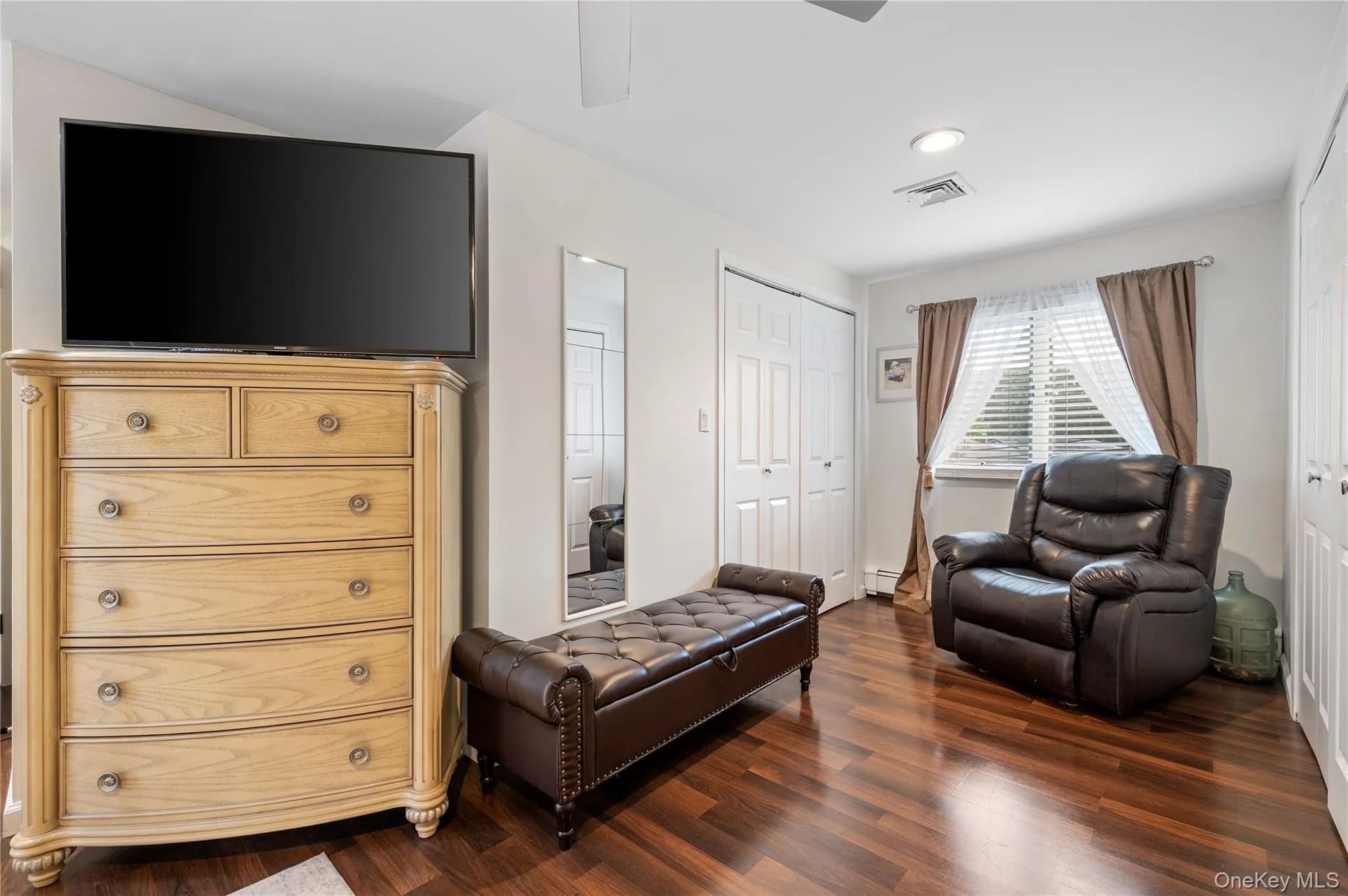 85 Walnut Street, Oyster Bay, NY, 5 Bedrooms Bedrooms, 10 Rooms Rooms,3 BathroomsBathrooms,Residential,For Rent,Walnut,0,1061556 85 Walnut Street, Oyster Bay, NY, 5 Bedrooms Bedrooms, 10 Rooms Rooms,3 BathroomsBathrooms,Residential,For Rent,Walnut,0,1061556