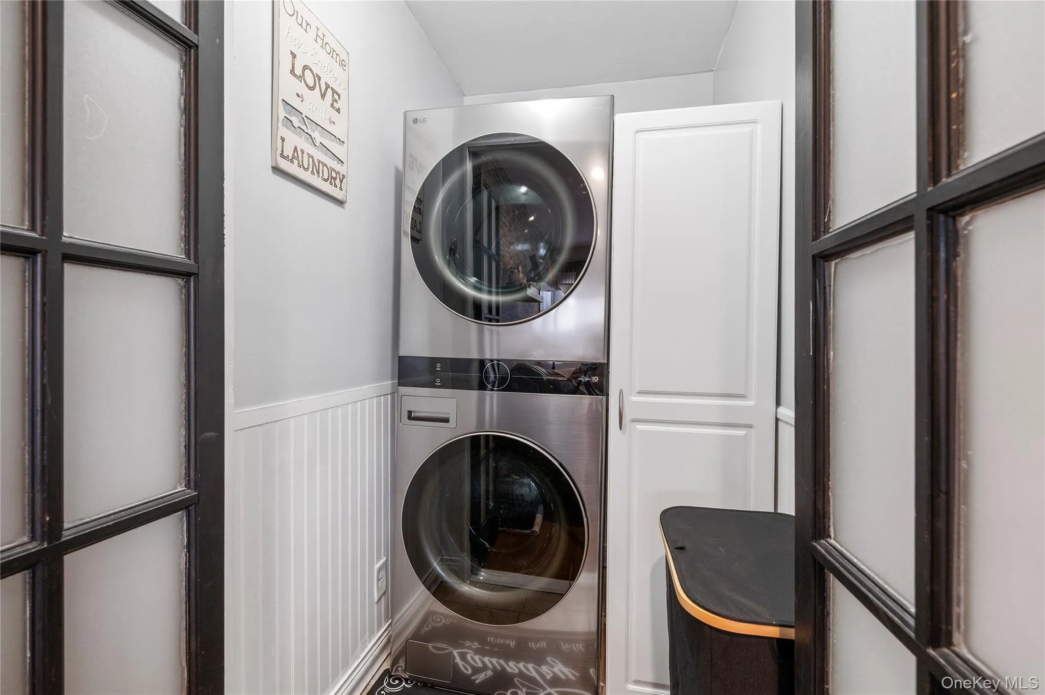 85 Walnut Street, Oyster Bay, NY, 5 Bedrooms Bedrooms, 10 Rooms Rooms,3 BathroomsBathrooms,Residential,For Rent,Walnut,0,1061556 85 Walnut Street, Oyster Bay, NY, 5 Bedrooms Bedrooms, 10 Rooms Rooms,3 BathroomsBathrooms,Residential,For Rent,Walnut,0,1061556