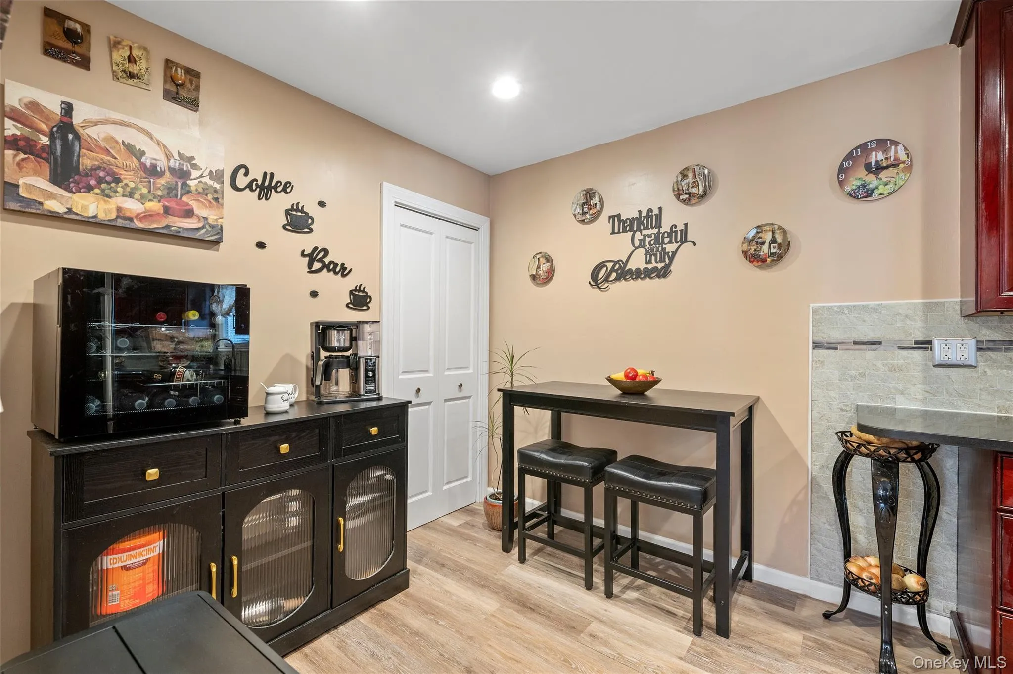 85 Walnut Street, Oyster Bay, NY, 5 Bedrooms Bedrooms, 10 Rooms Rooms,3 BathroomsBathrooms,Residential,For Rent,Walnut,0,1061556 85 Walnut Street, Oyster Bay, NY, 5 Bedrooms Bedrooms, 10 Rooms Rooms,3 BathroomsBathrooms,Residential,For Rent,Walnut,0,1061556