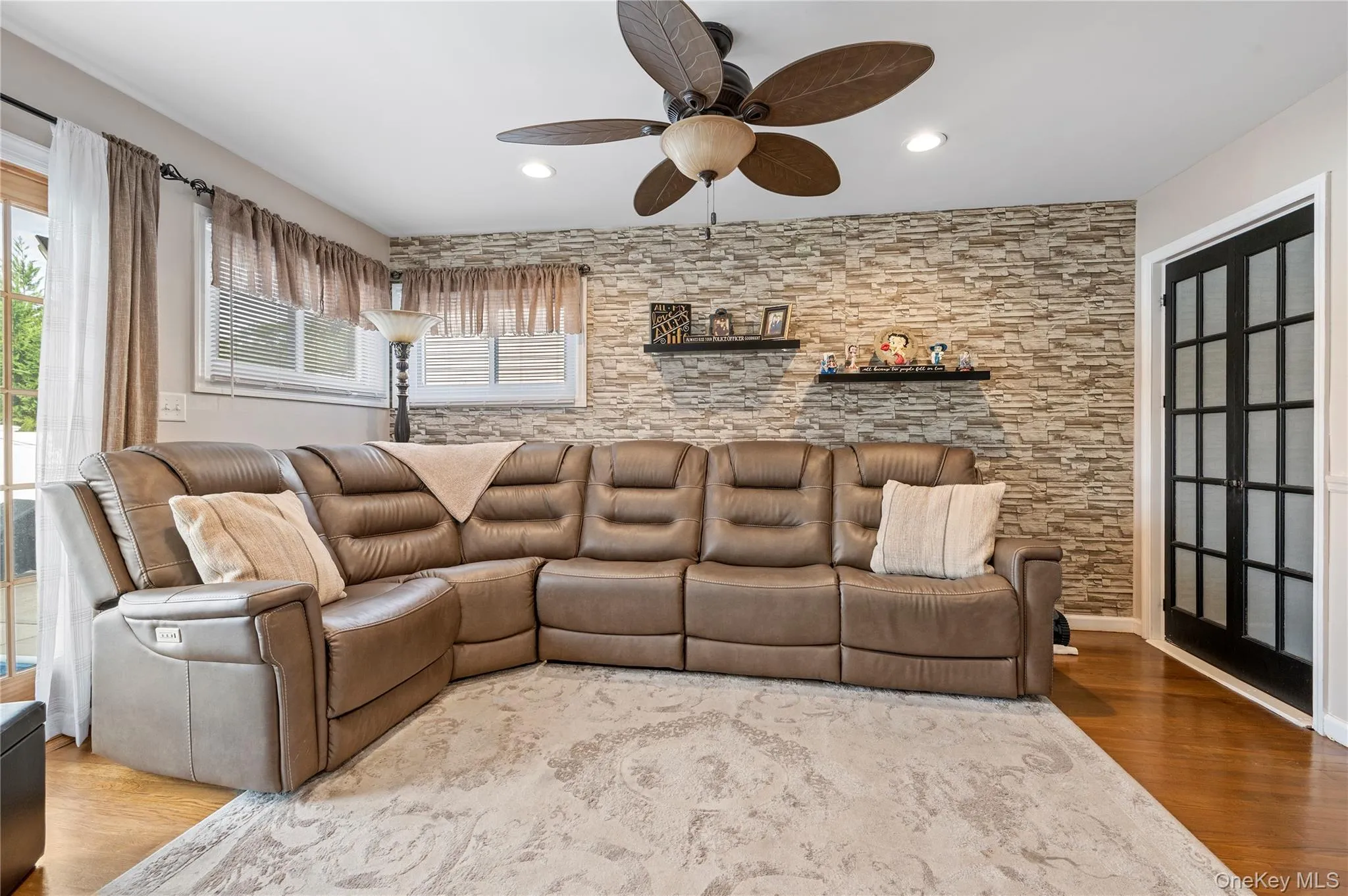 85 Walnut Street, Oyster Bay, NY, 5 Bedrooms Bedrooms, 10 Rooms Rooms,3 BathroomsBathrooms,Residential,For Rent,Walnut,0,1061556 85 Walnut Street, Oyster Bay, NY, 5 Bedrooms Bedrooms, 10 Rooms Rooms,3 BathroomsBathrooms,Residential,For Rent,Walnut,0,1061556