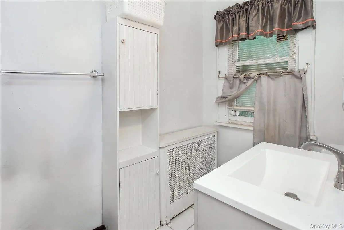 179 Crowell Street, Hempstead, NY, 3 Bedrooms Bedrooms, 7 Rooms Rooms,1 BathroomBathrooms,Residential,For Rent,Crowell,0,1061568 179 Crowell Street, Hempstead, NY, 3 Bedrooms Bedrooms, 7 Rooms Rooms,1 BathroomBathrooms,Residential,For Rent,Crowell,0,1061568