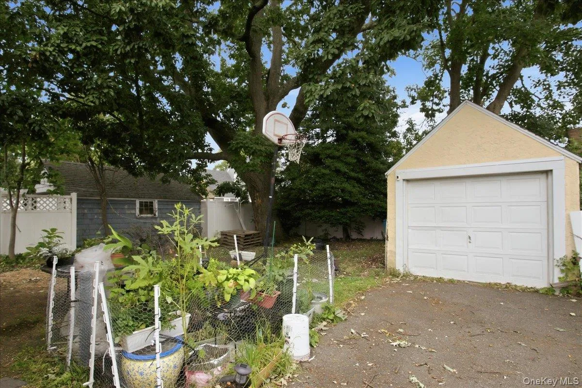 179 Crowell Street, Hempstead, NY, 3 Bedrooms Bedrooms, 7 Rooms Rooms,1 BathroomBathrooms,Residential,For Rent,Crowell,0,1061568 179 Crowell Street, Hempstead, NY, 3 Bedrooms Bedrooms, 7 Rooms Rooms,1 BathroomBathrooms,Residential,For Rent,Crowell,0,1061568