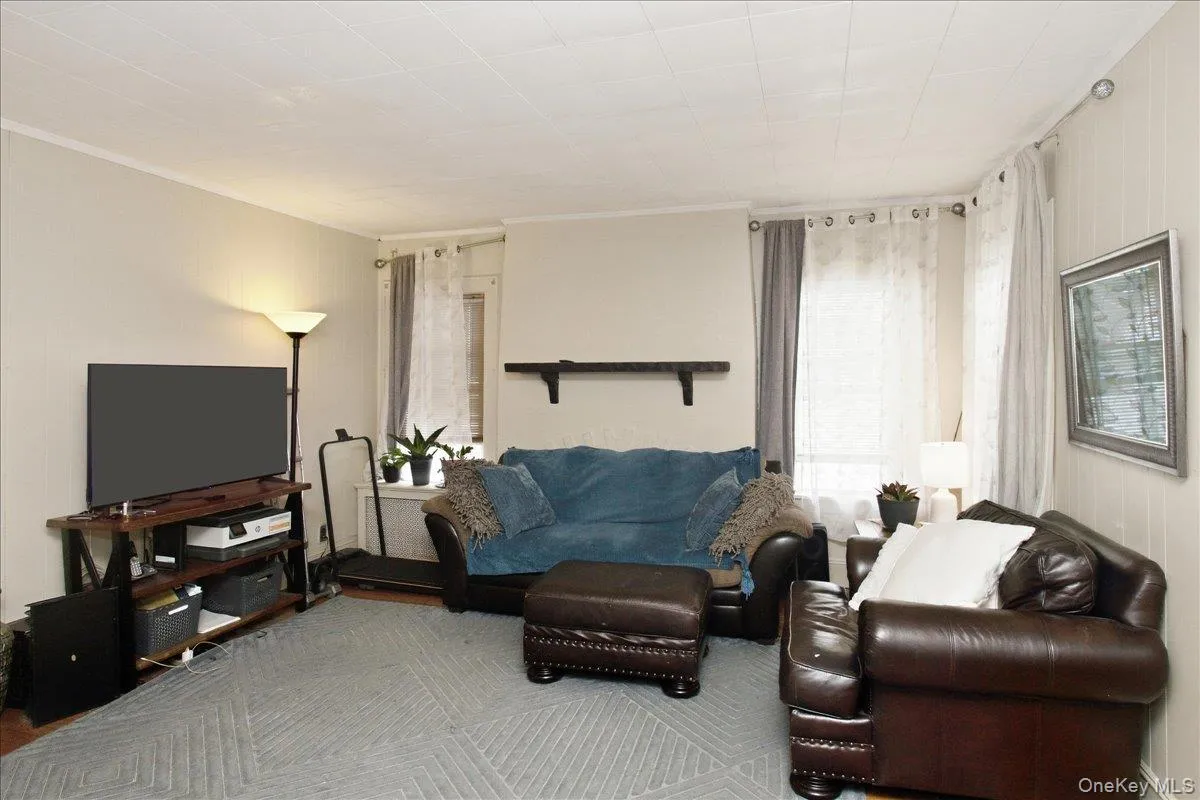 179 Crowell Street, Hempstead, NY, 3 Bedrooms Bedrooms, 7 Rooms Rooms,1 BathroomBathrooms,Residential,For Rent,Crowell,0,1061568 179 Crowell Street, Hempstead, NY, 3 Bedrooms Bedrooms, 7 Rooms Rooms,1 BathroomBathrooms,Residential,For Rent,Crowell,0,1061568