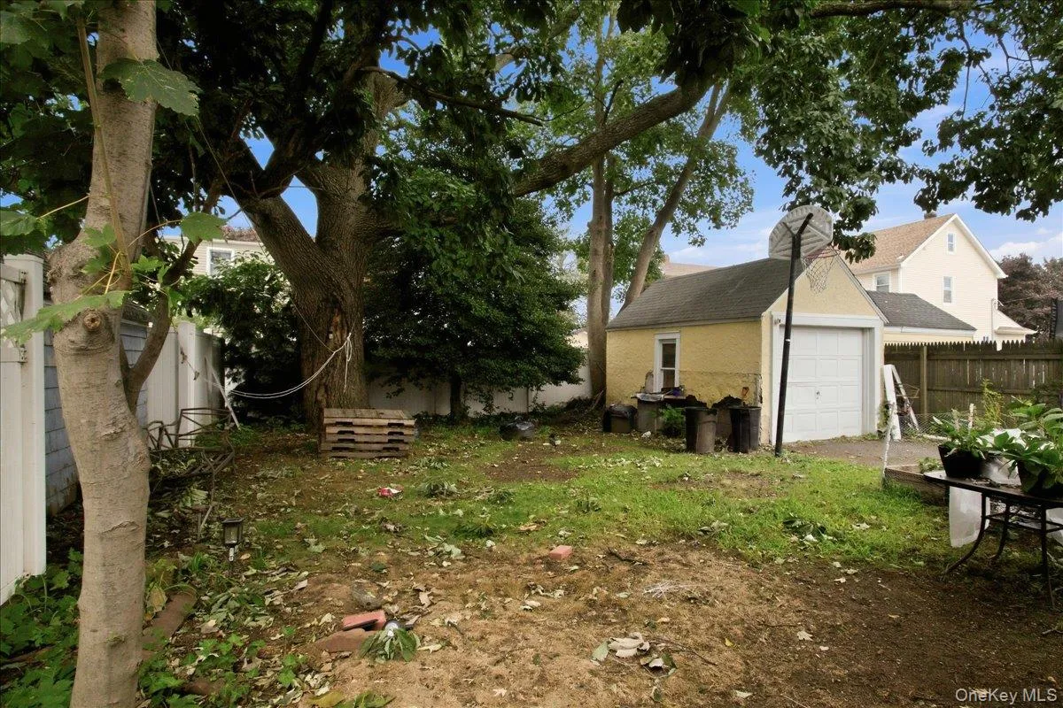 179 Crowell Street, Hempstead, NY, 3 Bedrooms Bedrooms, 7 Rooms Rooms,1 BathroomBathrooms,Residential,For Rent,Crowell,0,1061568 179 Crowell Street, Hempstead, NY, 3 Bedrooms Bedrooms, 7 Rooms Rooms,1 BathroomBathrooms,Residential,For Rent,Crowell,0,1061568