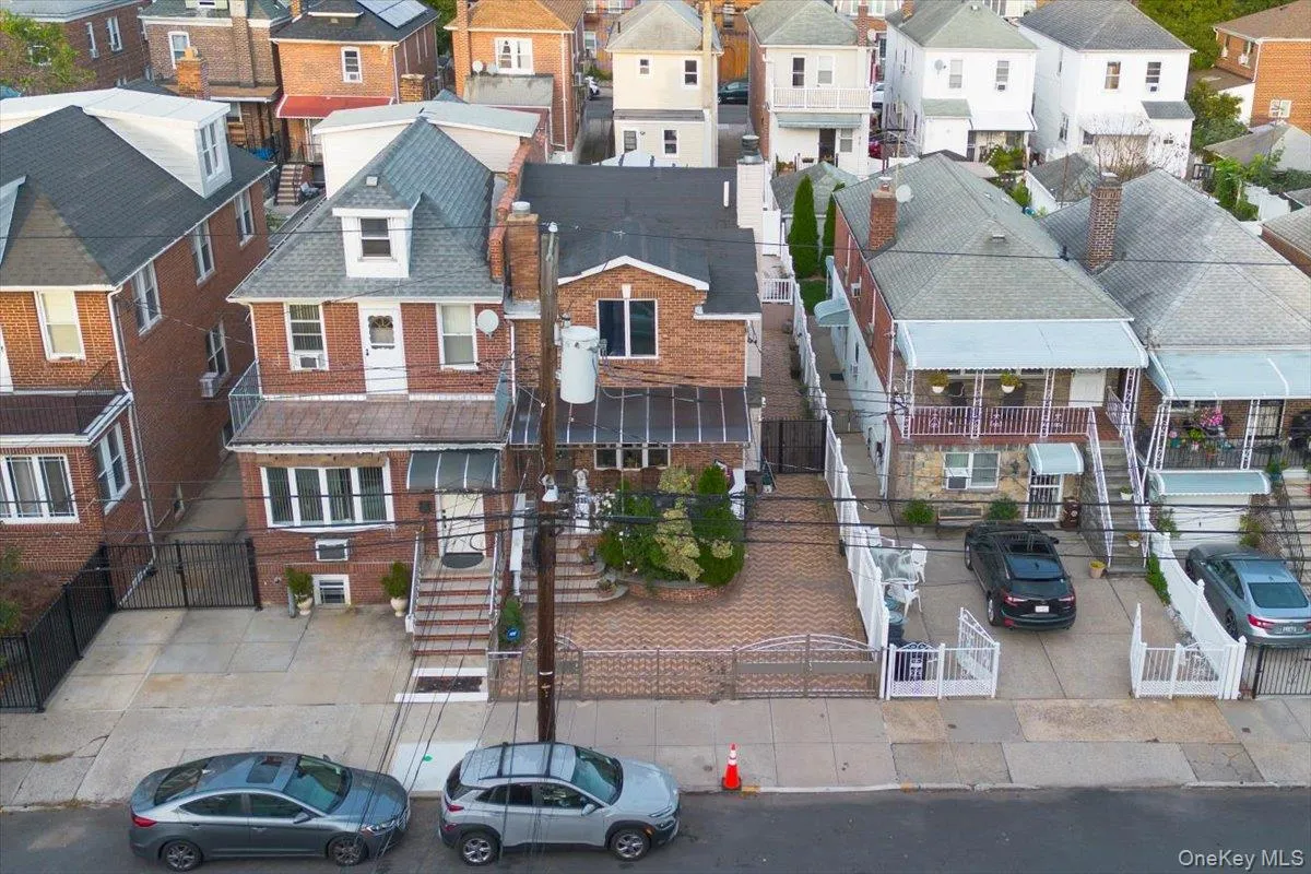 1916 Lurting Avenue, New York, NY, 3 Bedrooms Bedrooms, 7 Rooms Rooms,2 BathroomsBathrooms,Residential,For Rent,Lurting,0,1061575 1916 Lurting Avenue, New York, NY, 3 Bedrooms Bedrooms, 7 Rooms Rooms,2 BathroomsBathrooms,Residential,For Rent,Lurting,0,1061575