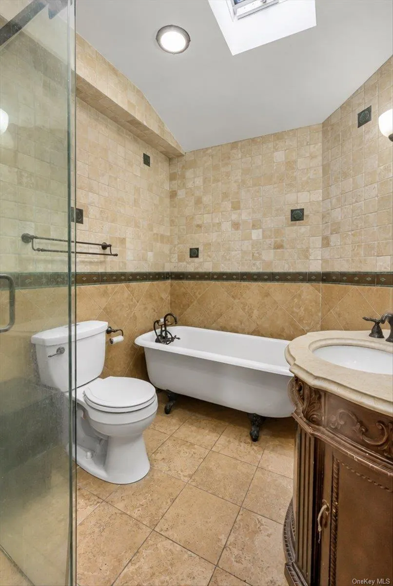 1916 Lurting Avenue, New York, NY, 3 Bedrooms Bedrooms, 7 Rooms Rooms,2 BathroomsBathrooms,Residential,For Rent,Lurting,0,1061575 1916 Lurting Avenue, New York, NY, 3 Bedrooms Bedrooms, 7 Rooms Rooms,2 BathroomsBathrooms,Residential,For Rent,Lurting,0,1061575