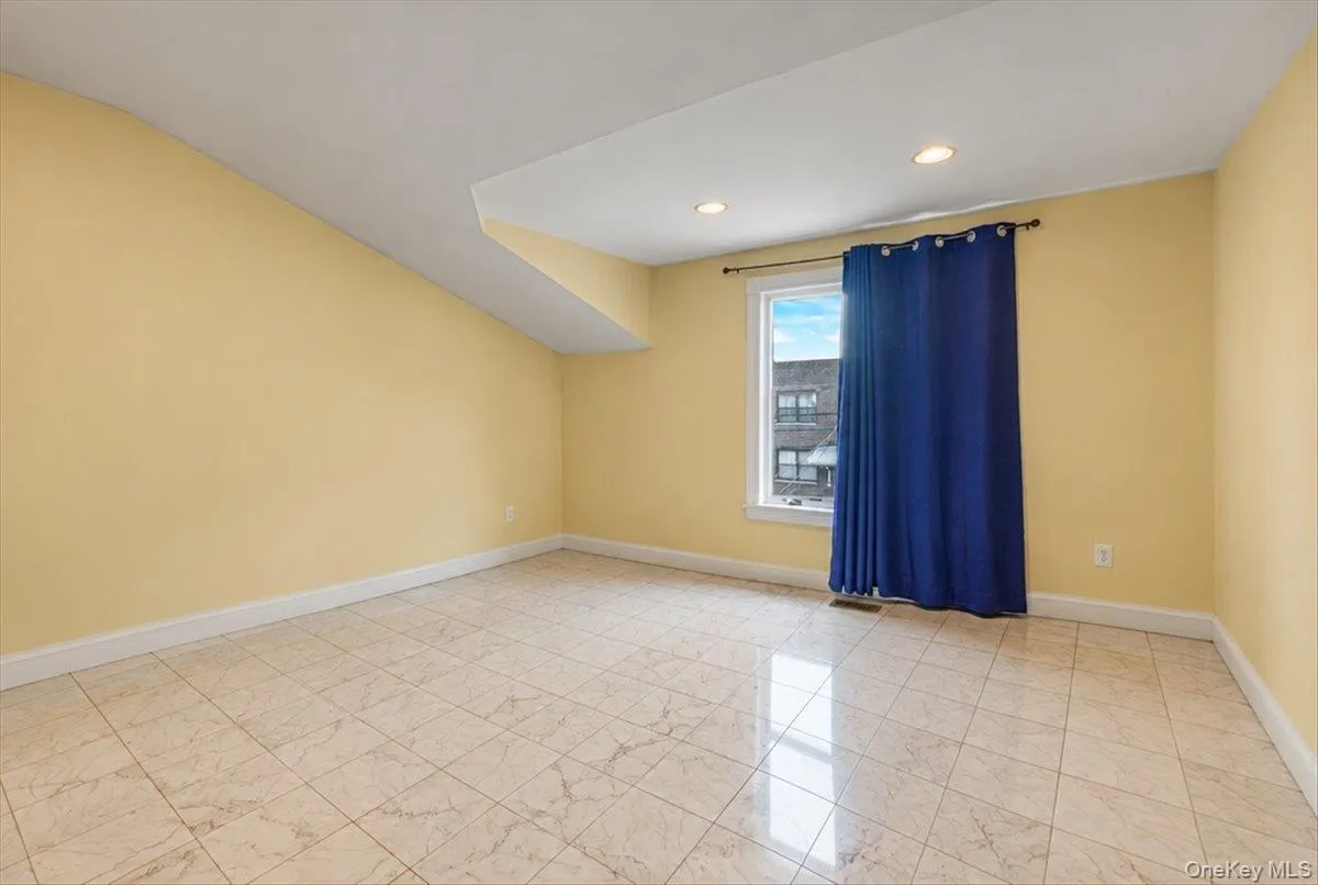 1916 Lurting Avenue, New York, NY, 3 Bedrooms Bedrooms, 7 Rooms Rooms,2 BathroomsBathrooms,Residential,For Rent,Lurting,0,1061575 1916 Lurting Avenue, New York, NY, 3 Bedrooms Bedrooms, 7 Rooms Rooms,2 BathroomsBathrooms,Residential,For Rent,Lurting,0,1061575