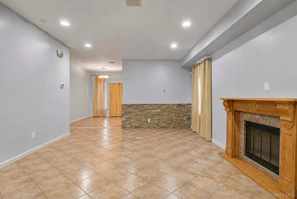 1916 Lurting Avenue, New York, NY, 3 Bedrooms Bedrooms, 7 Rooms Rooms,2 BathroomsBathrooms,Residential,For Rent,Lurting,0,1061575 1916 Lurting Avenue, New York, NY, 3 Bedrooms Bedrooms, 7 Rooms Rooms,2 BathroomsBathrooms,Residential,For Rent,Lurting,0,1061575