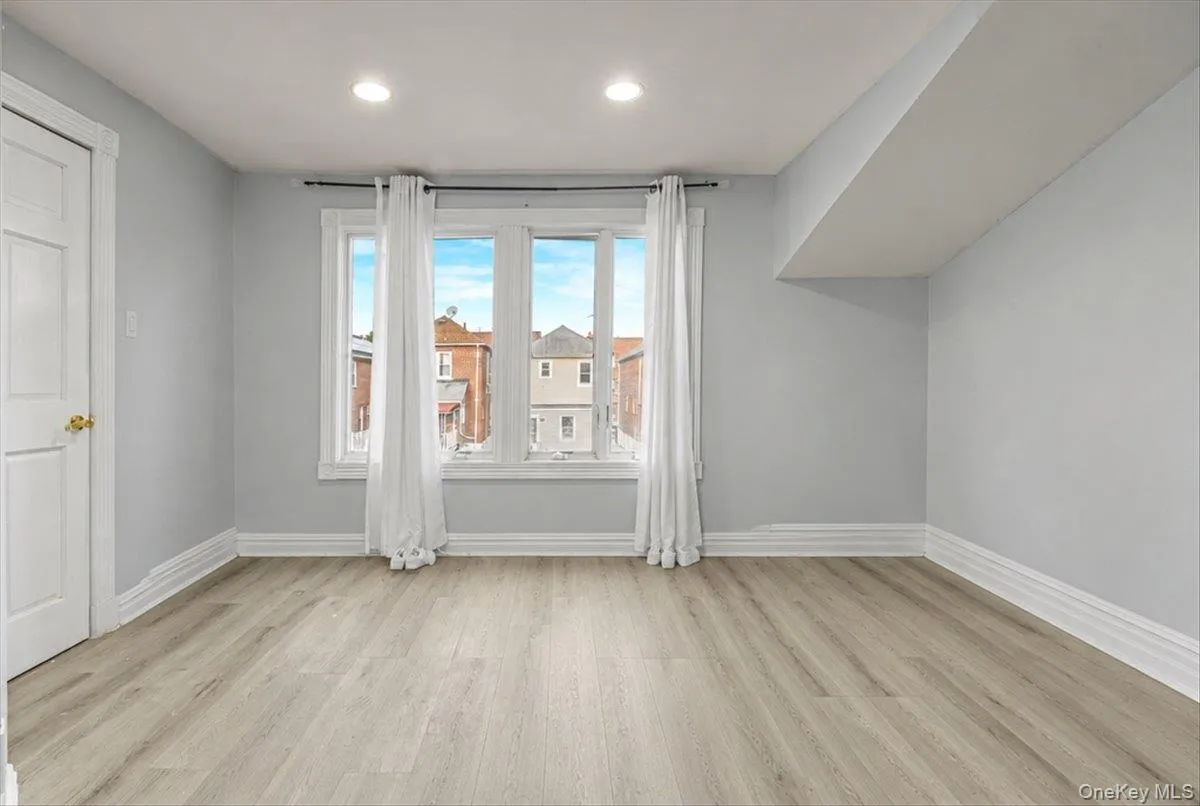 1916 Lurting Avenue, New York, NY, 3 Bedrooms Bedrooms, 7 Rooms Rooms,2 BathroomsBathrooms,Residential,For Rent,Lurting,0,1061575 1916 Lurting Avenue, New York, NY, 3 Bedrooms Bedrooms, 7 Rooms Rooms,2 BathroomsBathrooms,Residential,For Rent,Lurting,0,1061575