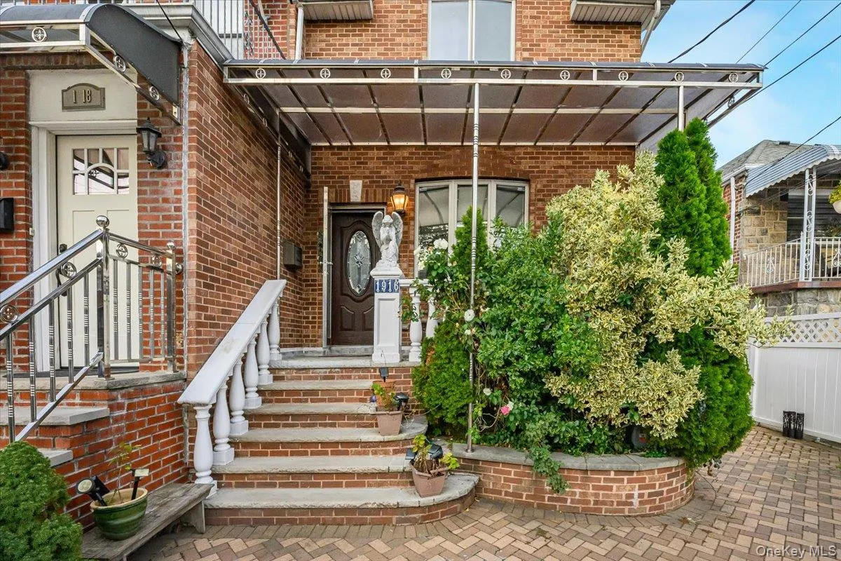 1916 Lurting Avenue, New York, NY, 3 Bedrooms Bedrooms, 7 Rooms Rooms,2 BathroomsBathrooms,Residential,For Rent,Lurting,0,1061575 1916 Lurting Avenue, New York, NY, 3 Bedrooms Bedrooms, 7 Rooms Rooms,2 BathroomsBathrooms,Residential,For Rent,Lurting,0,1061575