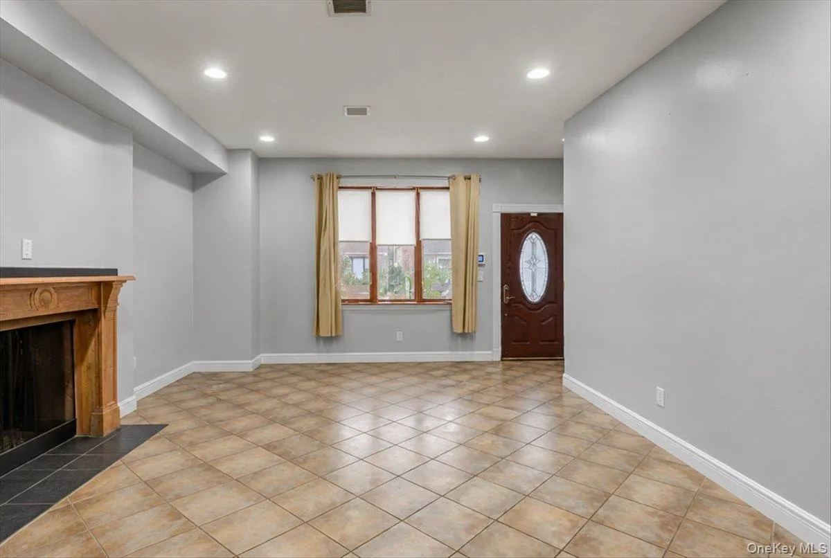 1916 Lurting Avenue, New York, NY, 3 Bedrooms Bedrooms, 7 Rooms Rooms,2 BathroomsBathrooms,Residential,For Rent,Lurting,0,1061575 1916 Lurting Avenue, New York, NY, 3 Bedrooms Bedrooms, 7 Rooms Rooms,2 BathroomsBathrooms,Residential,For Rent,Lurting,0,1061575