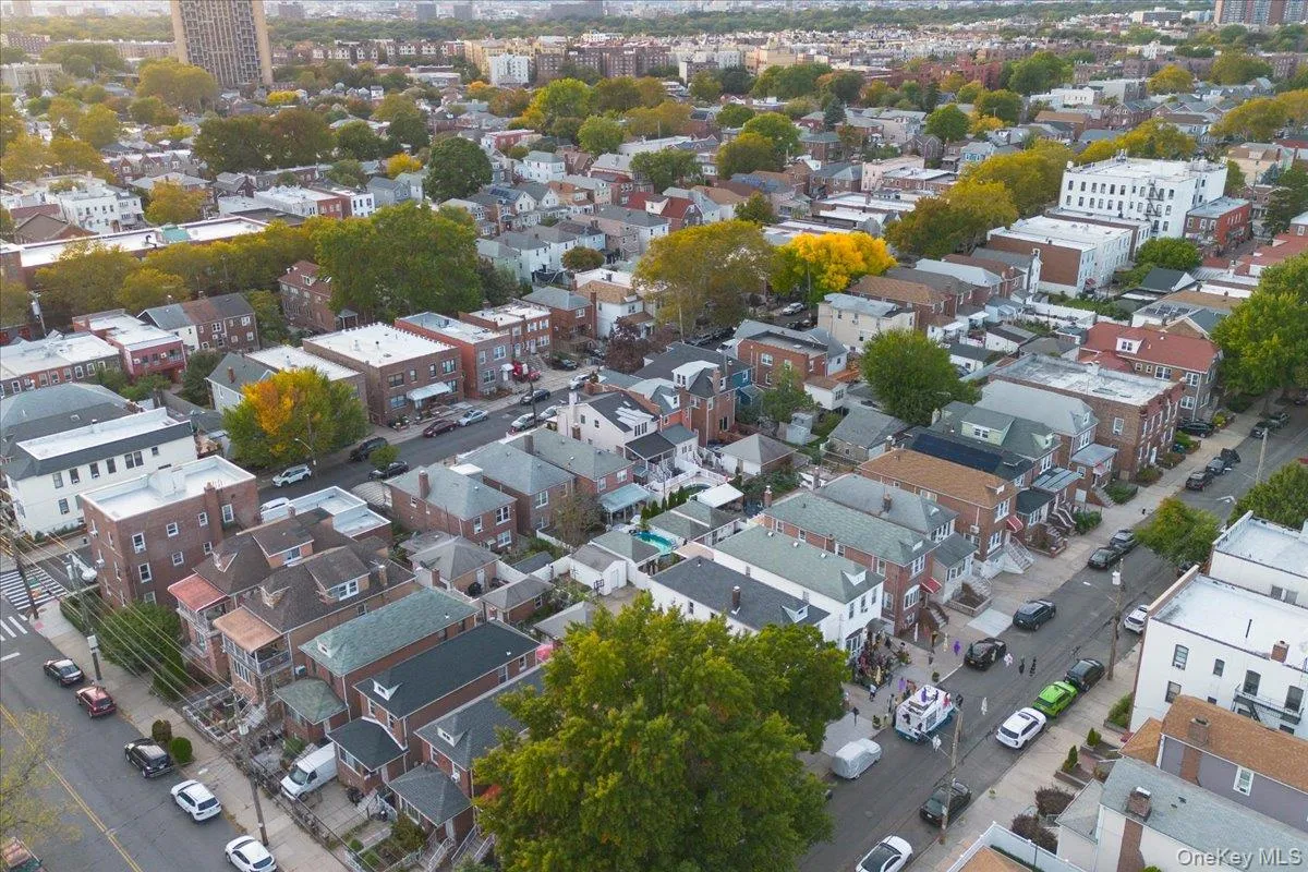 1916 Lurting Avenue, New York, NY, 3 Bedrooms Bedrooms, 7 Rooms Rooms,2 BathroomsBathrooms,Residential,For Rent,Lurting,0,1061575 1916 Lurting Avenue, New York, NY, 3 Bedrooms Bedrooms, 7 Rooms Rooms,2 BathroomsBathrooms,Residential,For Rent,Lurting,0,1061575