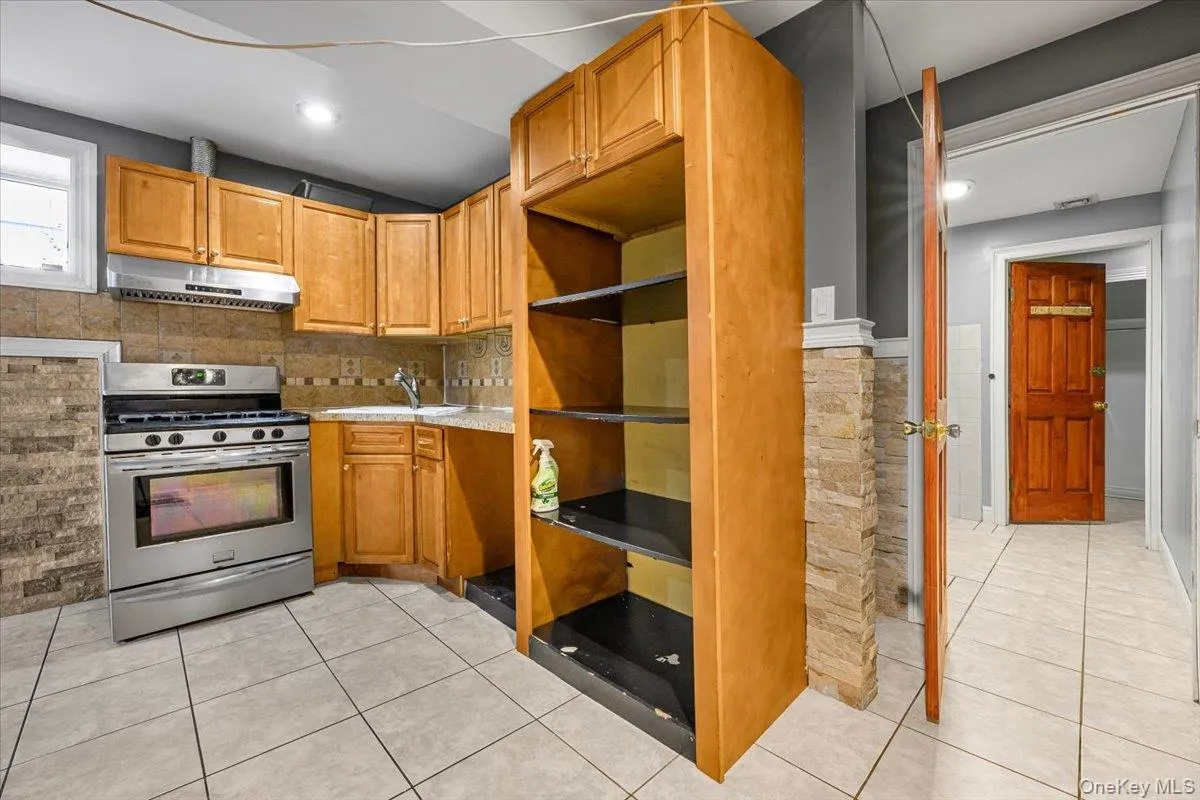 1916 Lurting Avenue, New York, NY, 3 Bedrooms Bedrooms, 7 Rooms Rooms,2 BathroomsBathrooms,Residential,For Rent,Lurting,0,1061575 1916 Lurting Avenue, New York, NY, 3 Bedrooms Bedrooms, 7 Rooms Rooms,2 BathroomsBathrooms,Residential,For Rent,Lurting,0,1061575