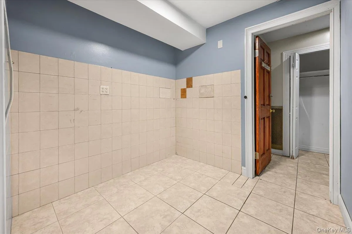 1916 Lurting Avenue, New York, NY, 3 Bedrooms Bedrooms, 7 Rooms Rooms,2 BathroomsBathrooms,Residential,For Rent,Lurting,0,1061575 1916 Lurting Avenue, New York, NY, 3 Bedrooms Bedrooms, 7 Rooms Rooms,2 BathroomsBathrooms,Residential,For Rent,Lurting,0,1061575