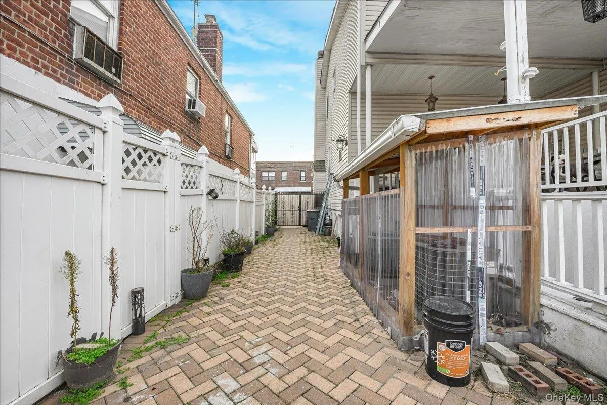 1916 Lurting Avenue, New York, NY, 3 Bedrooms Bedrooms, 7 Rooms Rooms,2 BathroomsBathrooms,Residential,For Rent,Lurting,0,1061575 1916 Lurting Avenue, New York, NY, 3 Bedrooms Bedrooms, 7 Rooms Rooms,2 BathroomsBathrooms,Residential,For Rent,Lurting,0,1061575