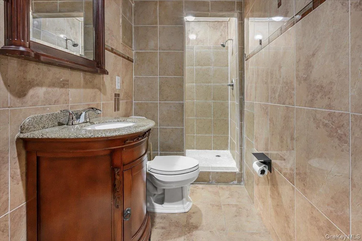 1916 Lurting Avenue, New York, NY, 3 Bedrooms Bedrooms, 7 Rooms Rooms,2 BathroomsBathrooms,Residential,For Rent,Lurting,0,1061575 1916 Lurting Avenue, New York, NY, 3 Bedrooms Bedrooms, 7 Rooms Rooms,2 BathroomsBathrooms,Residential,For Rent,Lurting,0,1061575