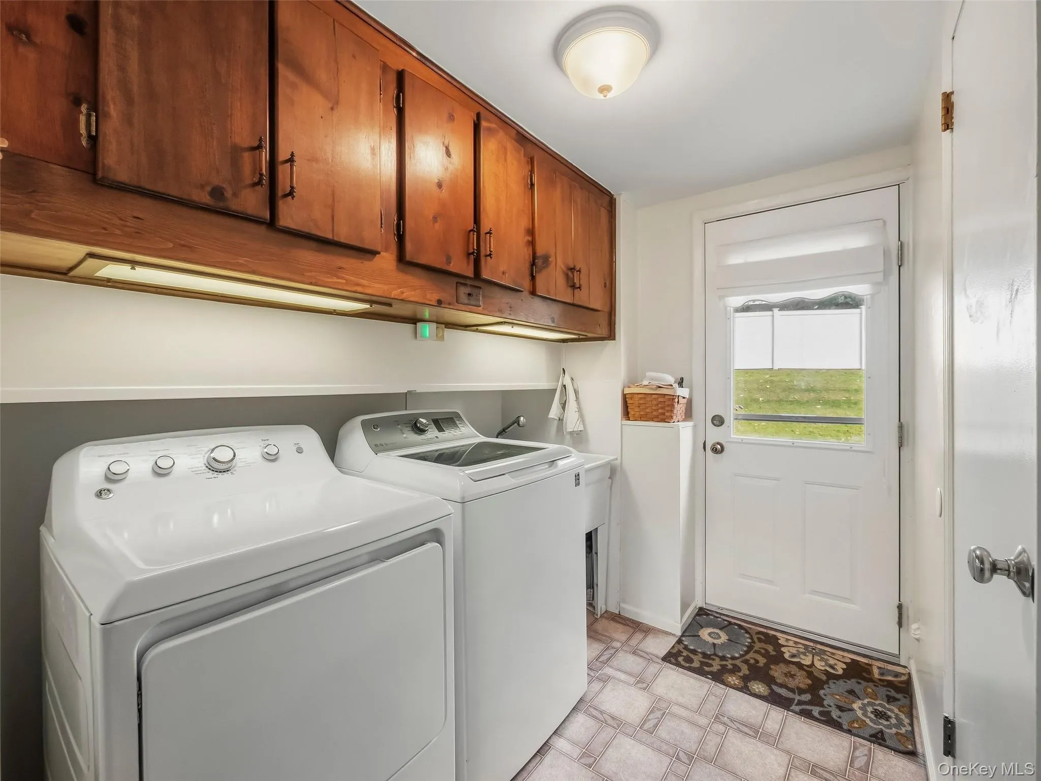2 Valley View Terrace, Ramapo, NY, 3 Bedrooms Bedrooms, 8 Rooms Rooms,1 BathroomBathrooms,Residential,For Rent,Valley View,0,1061580 2 Valley View Terrace, Ramapo, NY, 3 Bedrooms Bedrooms, 8 Rooms Rooms,1 BathroomBathrooms,Residential,For Rent,Valley View,0,1061580
