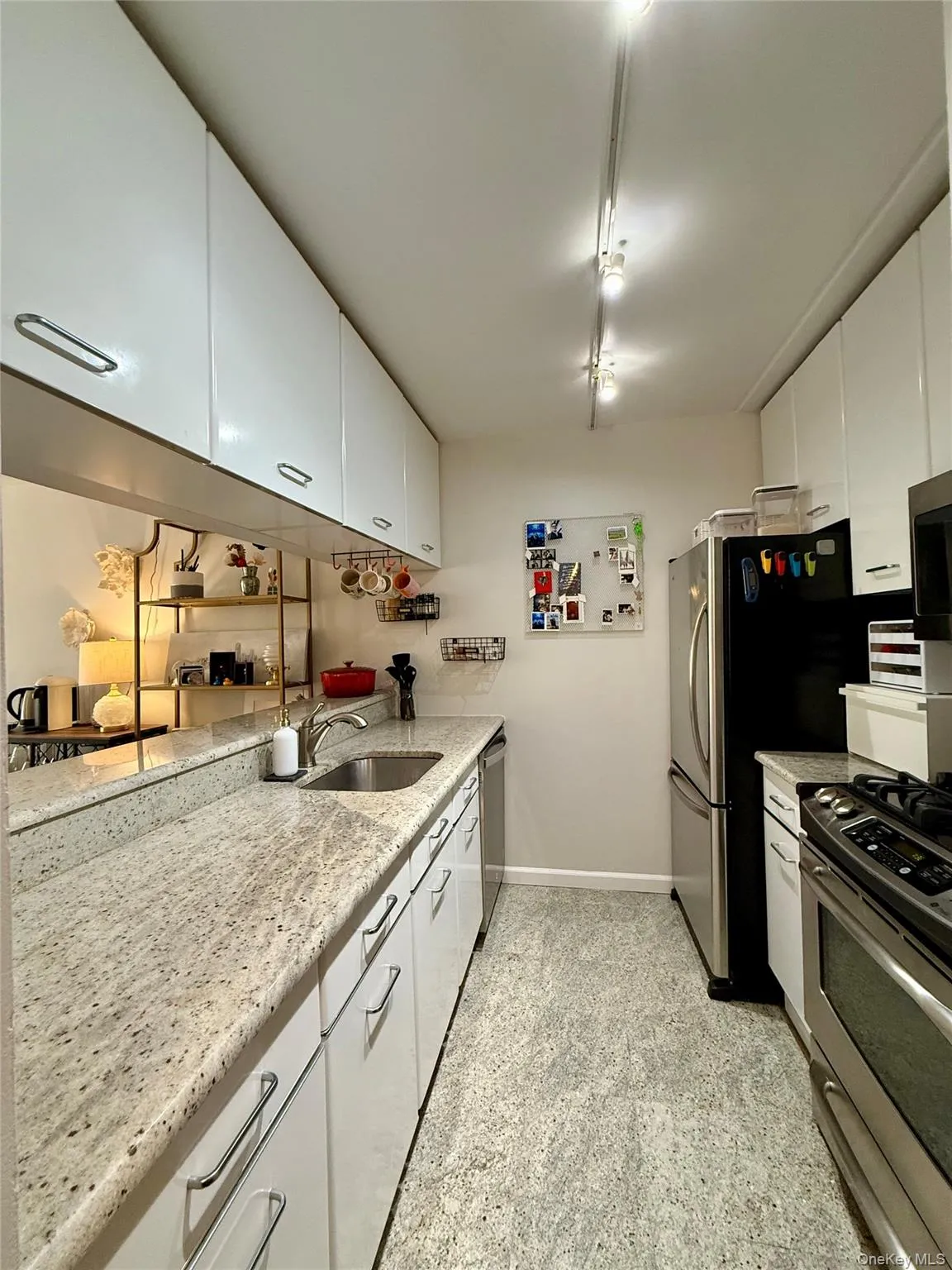 4 Martine Avenue, White Plains, NY, 1 Bedroom Bedrooms, 4 Room Rooms,1 BathroomBathrooms,Residential Lease,For Rent,Martine,0,1061594 4 Martine Avenue, White Plains, NY, 1 Bedroom Bedrooms, 4 Room Rooms,1 BathroomBathrooms,Residential Lease,For Rent,Martine,0,1061594