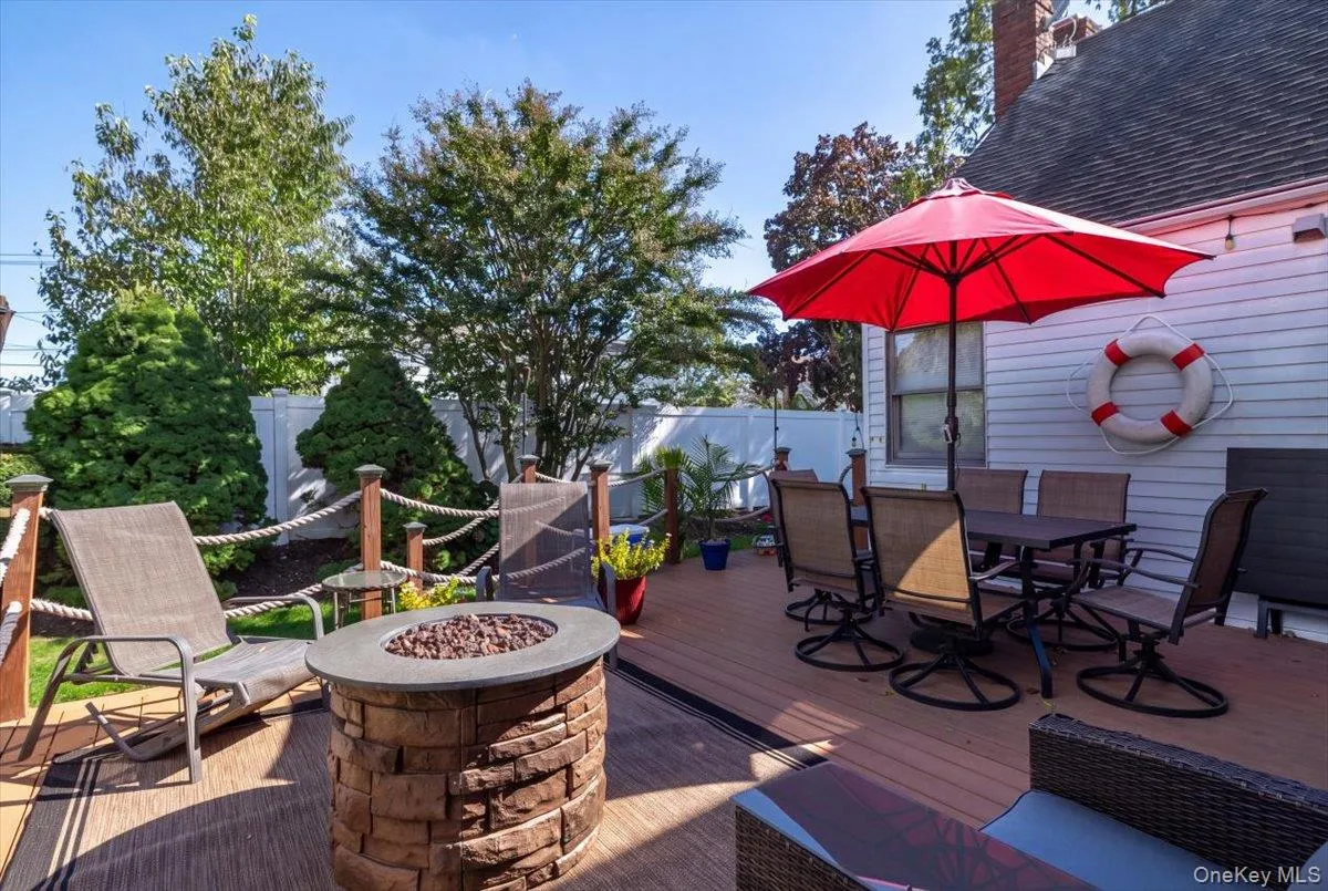 1 5th Avenue, Oyster Bay, NY, 5 Bedrooms Bedrooms, 8 Rooms Rooms,2 BathroomsBathrooms,Residential,For Rent,5th,0,1061597 1 5th Avenue, Oyster Bay, NY, 5 Bedrooms Bedrooms, 8 Rooms Rooms,2 BathroomsBathrooms,Residential,For Rent,5th,0,1061597