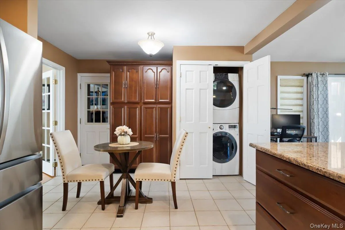 1 5th Avenue, Oyster Bay, NY, 5 Bedrooms Bedrooms, 8 Rooms Rooms,2 BathroomsBathrooms,Residential,For Rent,5th,0,1061597 1 5th Avenue, Oyster Bay, NY, 5 Bedrooms Bedrooms, 8 Rooms Rooms,2 BathroomsBathrooms,Residential,For Rent,5th,0,1061597