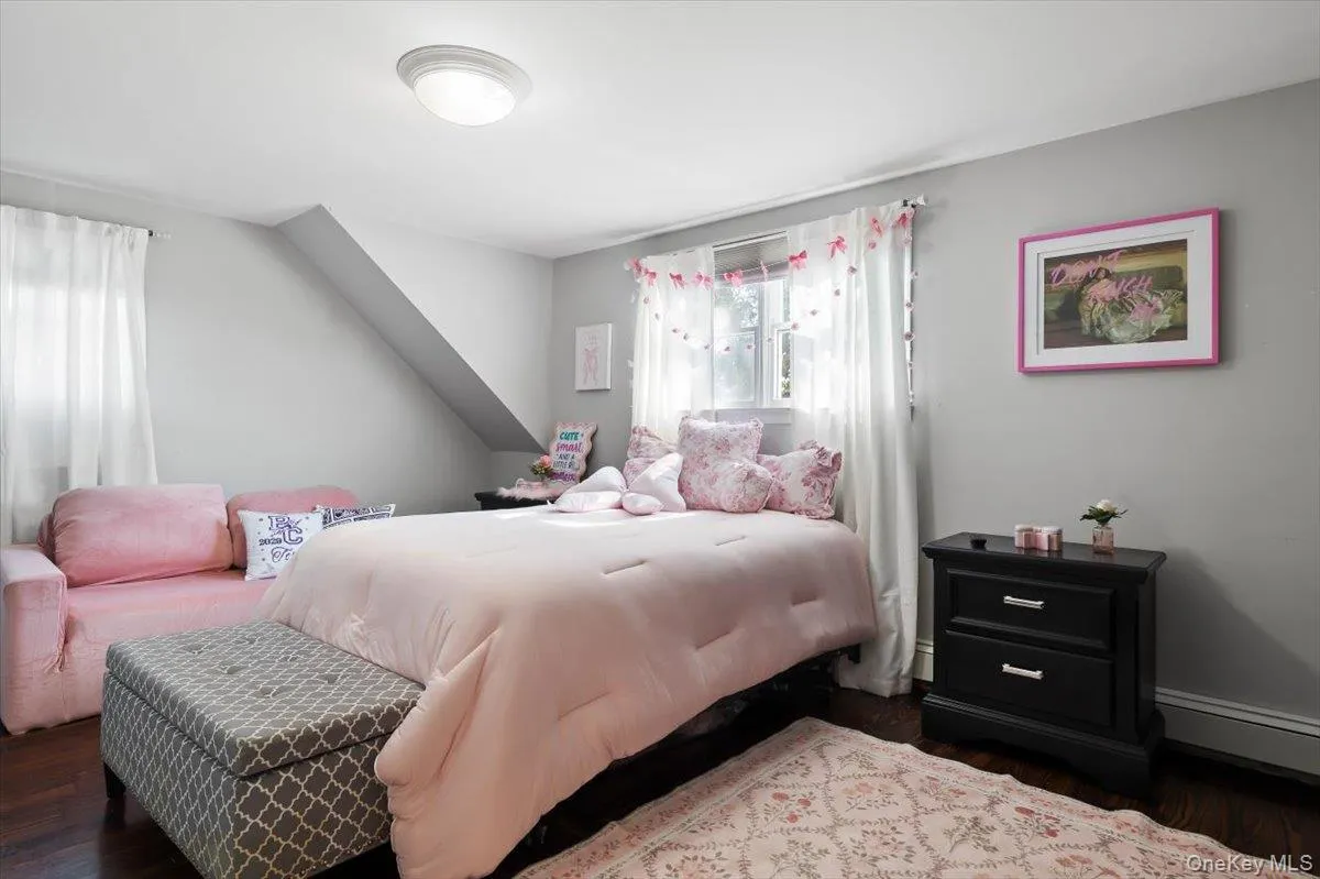 1 5th Avenue, Oyster Bay, NY, 5 Bedrooms Bedrooms, 8 Rooms Rooms,2 BathroomsBathrooms,Residential,For Rent,5th,0,1061597 1 5th Avenue, Oyster Bay, NY, 5 Bedrooms Bedrooms, 8 Rooms Rooms,2 BathroomsBathrooms,Residential,For Rent,5th,0,1061597
