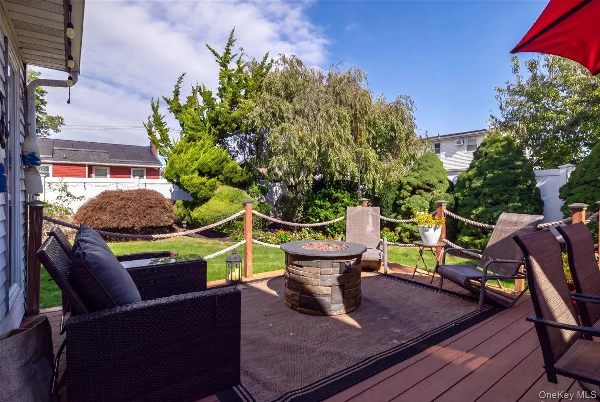1 5th Avenue, Oyster Bay, NY, 5 Bedrooms Bedrooms, 8 Rooms Rooms,2 BathroomsBathrooms,Residential,For Rent,5th,0,1061597 1 5th Avenue, Oyster Bay, NY, 5 Bedrooms Bedrooms, 8 Rooms Rooms,2 BathroomsBathrooms,Residential,For Rent,5th,0,1061597