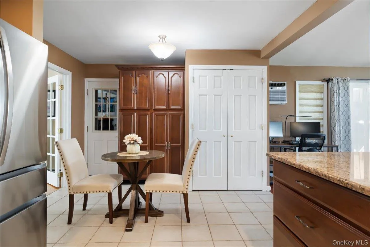 1 5th Avenue, Oyster Bay, NY, 5 Bedrooms Bedrooms, 8 Rooms Rooms,2 BathroomsBathrooms,Residential,For Rent,5th,0,1061597 1 5th Avenue, Oyster Bay, NY, 5 Bedrooms Bedrooms, 8 Rooms Rooms,2 BathroomsBathrooms,Residential,For Rent,5th,0,1061597