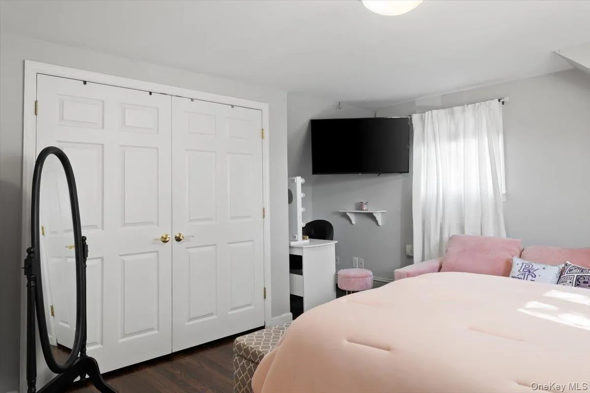 1 5th Avenue, Oyster Bay, NY, 5 Bedrooms Bedrooms, 8 Rooms Rooms,2 BathroomsBathrooms,Residential,For Rent,5th,0,1061597 1 5th Avenue, Oyster Bay, NY, 5 Bedrooms Bedrooms, 8 Rooms Rooms,2 BathroomsBathrooms,Residential,For Rent,5th,0,1061597