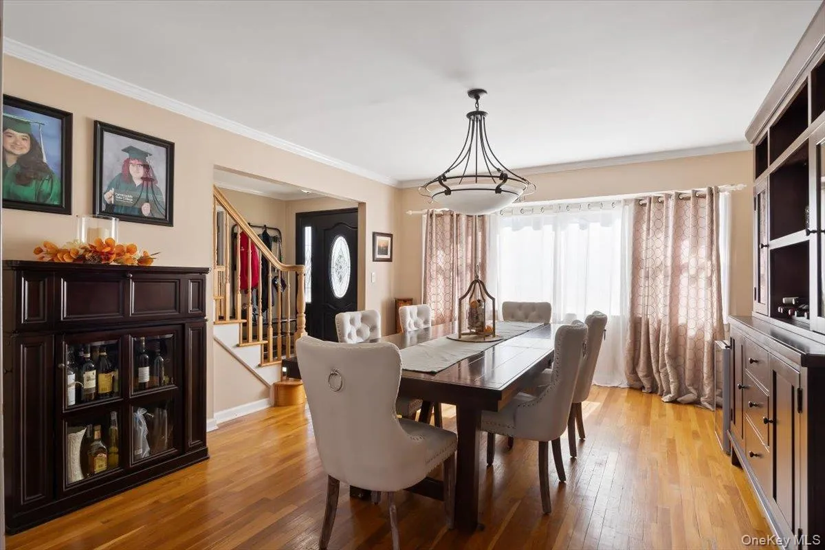 1 5th Avenue, Oyster Bay, NY, 5 Bedrooms Bedrooms, 8 Rooms Rooms,2 BathroomsBathrooms,Residential,For Rent,5th,0,1061597 1 5th Avenue, Oyster Bay, NY, 5 Bedrooms Bedrooms, 8 Rooms Rooms,2 BathroomsBathrooms,Residential,For Rent,5th,0,1061597