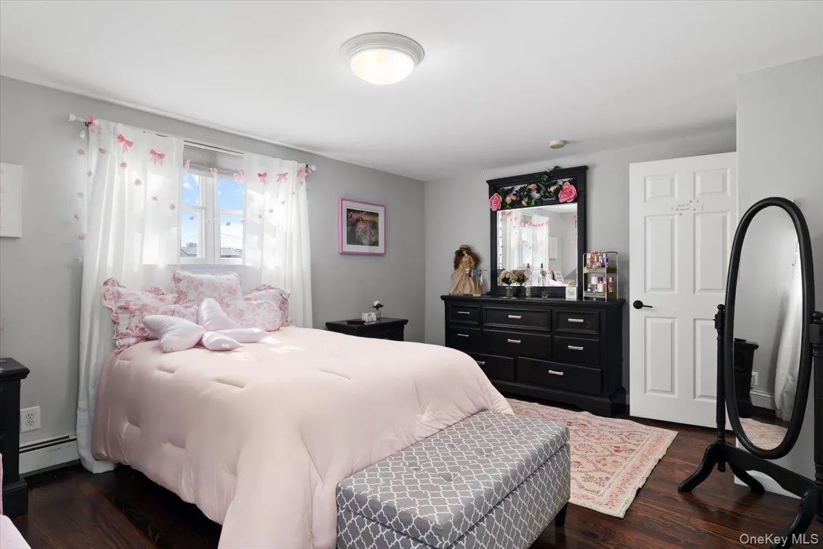 1 5th Avenue, Oyster Bay, NY, 5 Bedrooms Bedrooms, 8 Rooms Rooms,2 BathroomsBathrooms,Residential,For Rent,5th,0,1061597 1 5th Avenue, Oyster Bay, NY, 5 Bedrooms Bedrooms, 8 Rooms Rooms,2 BathroomsBathrooms,Residential,For Rent,5th,0,1061597