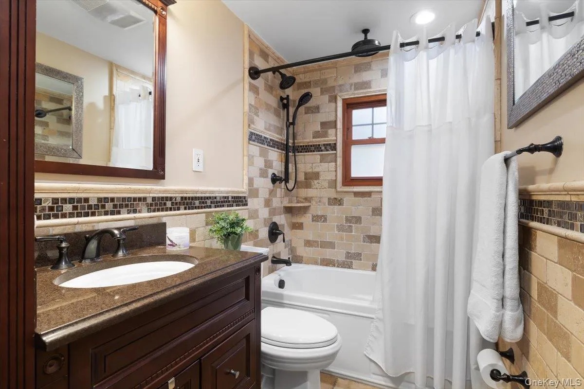 1 5th Avenue, Oyster Bay, NY, 5 Bedrooms Bedrooms, 8 Rooms Rooms,2 BathroomsBathrooms,Residential,For Rent,5th,0,1061597 1 5th Avenue, Oyster Bay, NY, 5 Bedrooms Bedrooms, 8 Rooms Rooms,2 BathroomsBathrooms,Residential,For Rent,5th,0,1061597