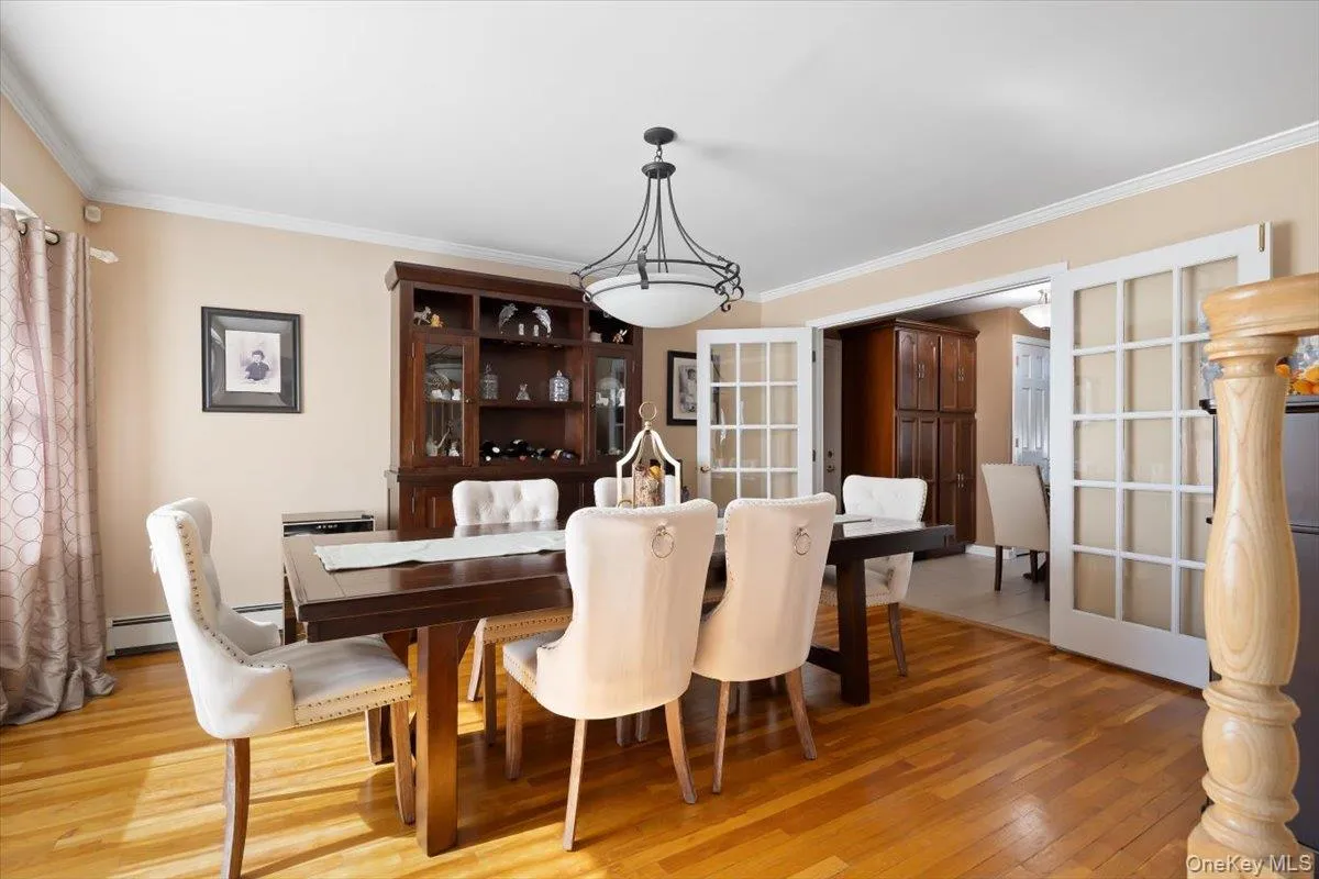 1 5th Avenue, Oyster Bay, NY, 5 Bedrooms Bedrooms, 8 Rooms Rooms,2 BathroomsBathrooms,Residential,For Rent,5th,0,1061597 1 5th Avenue, Oyster Bay, NY, 5 Bedrooms Bedrooms, 8 Rooms Rooms,2 BathroomsBathrooms,Residential,For Rent,5th,0,1061597