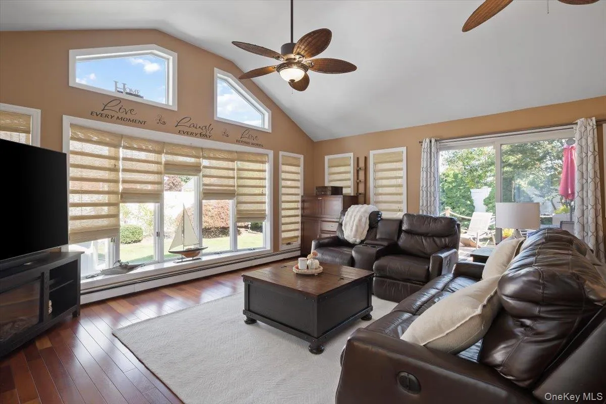 1 5th Avenue, Oyster Bay, NY, 5 Bedrooms Bedrooms, 8 Rooms Rooms,2 BathroomsBathrooms,Residential,For Rent,5th,0,1061597 1 5th Avenue, Oyster Bay, NY, 5 Bedrooms Bedrooms, 8 Rooms Rooms,2 BathroomsBathrooms,Residential,For Rent,5th,0,1061597