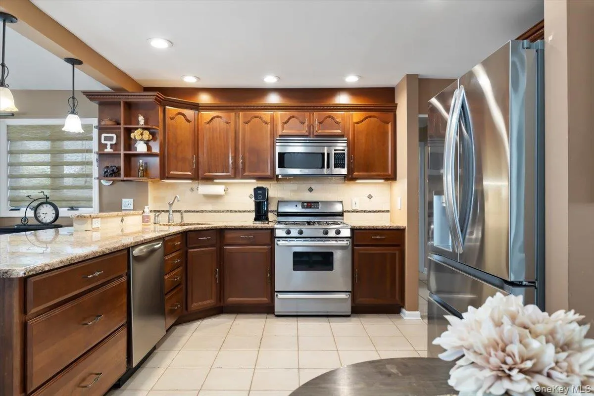 1 5th Avenue, Oyster Bay, NY, 5 Bedrooms Bedrooms, 8 Rooms Rooms,2 BathroomsBathrooms,Residential,For Rent,5th,0,1061597 1 5th Avenue, Oyster Bay, NY, 5 Bedrooms Bedrooms, 8 Rooms Rooms,2 BathroomsBathrooms,Residential,For Rent,5th,0,1061597
