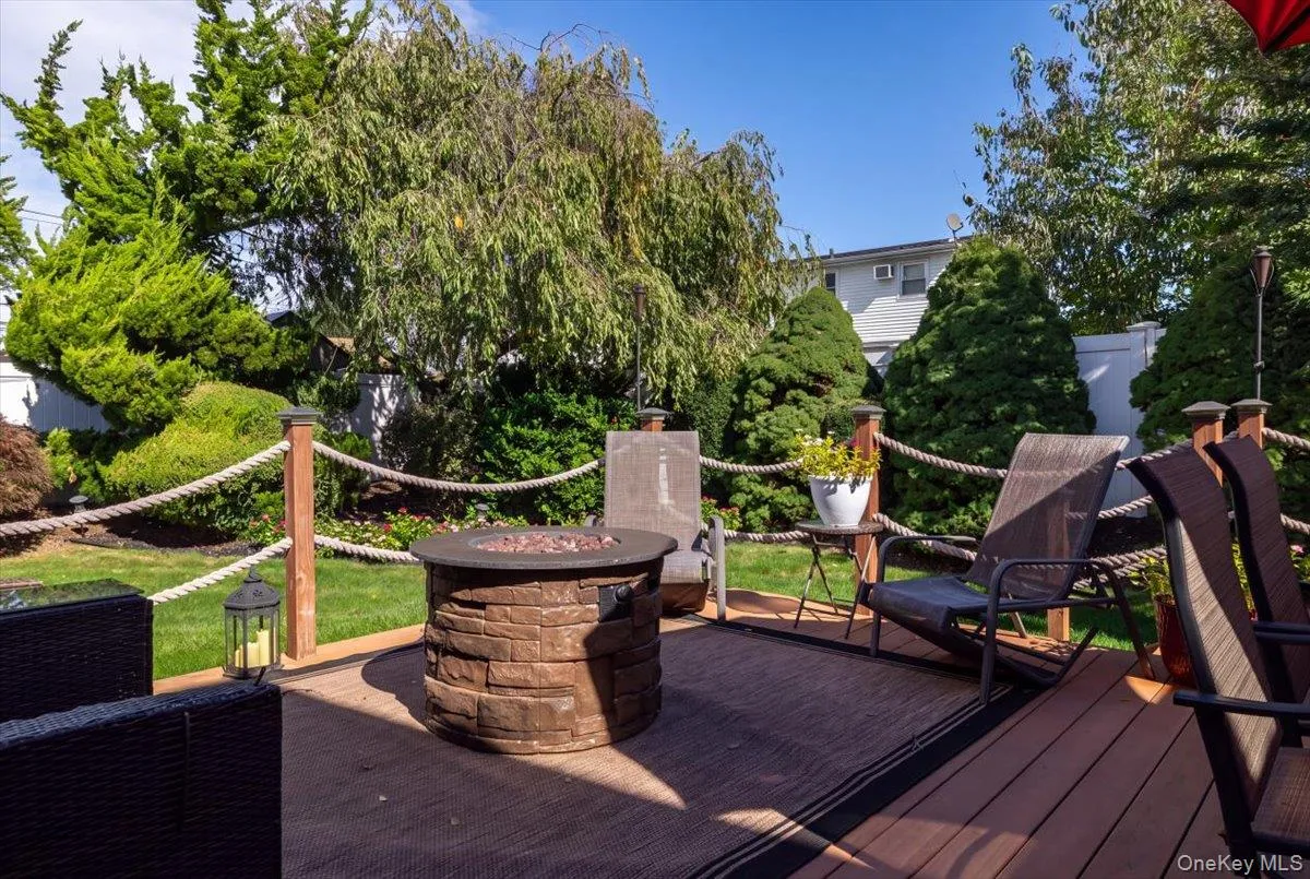 1 5th Avenue, Oyster Bay, NY, 5 Bedrooms Bedrooms, 8 Rooms Rooms,2 BathroomsBathrooms,Residential,For Rent,5th,0,1061597 1 5th Avenue, Oyster Bay, NY, 5 Bedrooms Bedrooms, 8 Rooms Rooms,2 BathroomsBathrooms,Residential,For Rent,5th,0,1061597