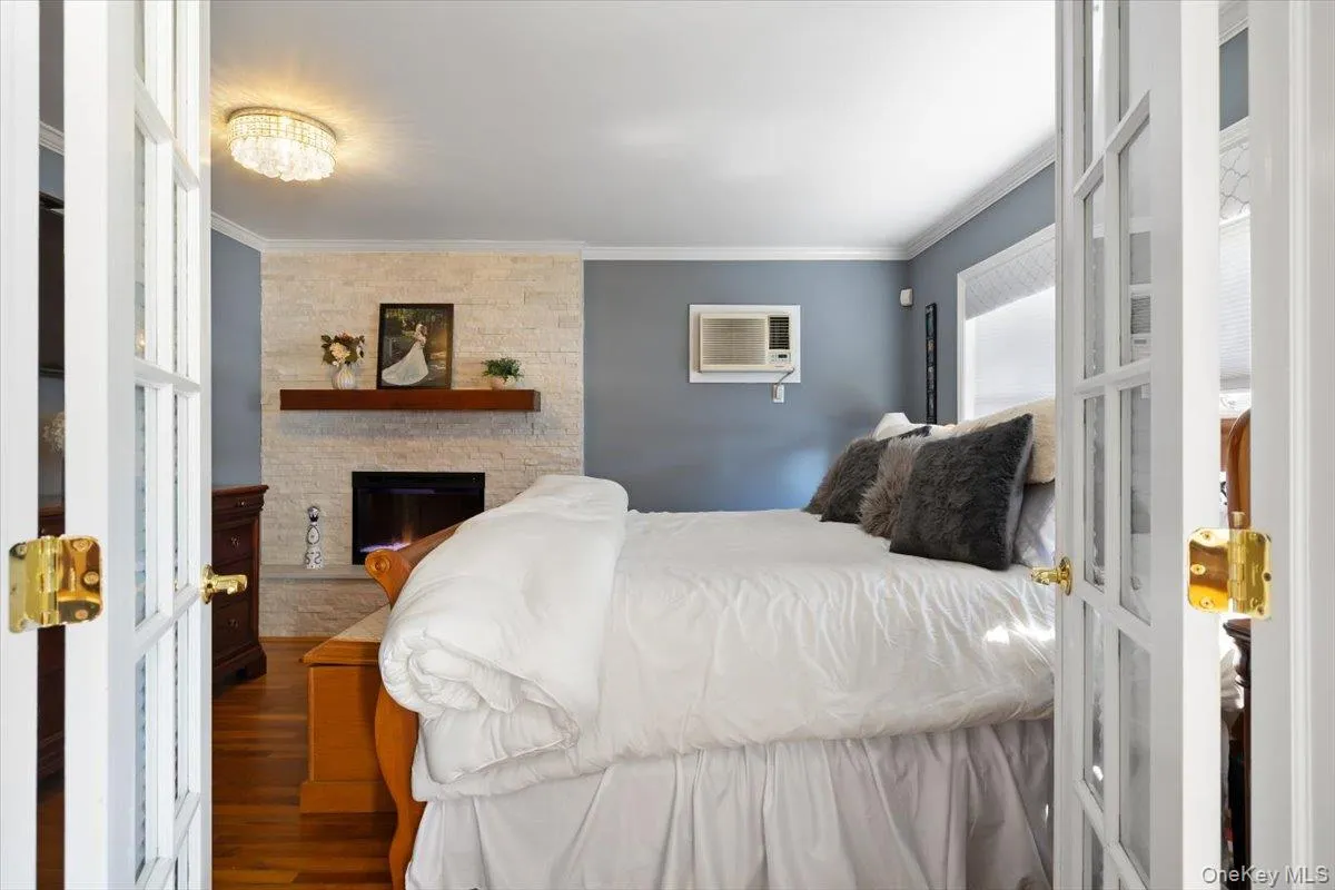 1 5th Avenue, Oyster Bay, NY, 5 Bedrooms Bedrooms, 8 Rooms Rooms,2 BathroomsBathrooms,Residential,For Rent,5th,0,1061597 1 5th Avenue, Oyster Bay, NY, 5 Bedrooms Bedrooms, 8 Rooms Rooms,2 BathroomsBathrooms,Residential,For Rent,5th,0,1061597