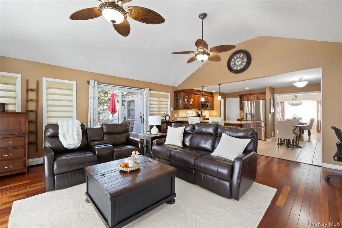 1 5th Avenue, Oyster Bay, NY, 5 Bedrooms Bedrooms, 8 Rooms Rooms,2 BathroomsBathrooms,Residential,For Rent,5th,0,1061597 1 5th Avenue, Oyster Bay, NY, 5 Bedrooms Bedrooms, 8 Rooms Rooms,2 BathroomsBathrooms,Residential,For Rent,5th,0,1061597