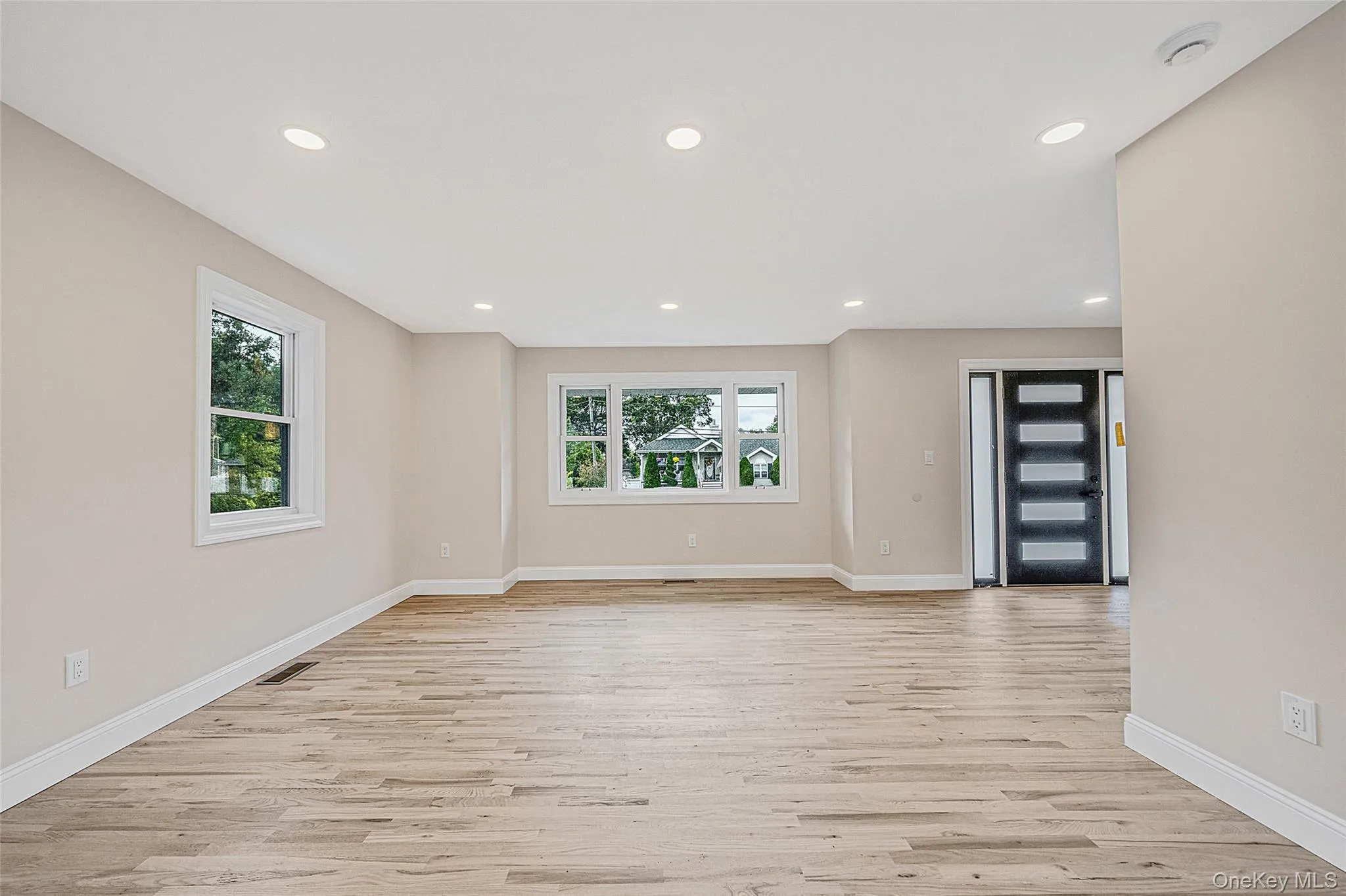 25 Avenue B, Brookhaven, NY, 5 Bedrooms Bedrooms, 12 Rooms Rooms,4 BathroomsBathrooms,Residential,For Rent,Avenue B,0,1061615 25 Avenue B, Brookhaven, NY, 5 Bedrooms Bedrooms, 12 Rooms Rooms,4 BathroomsBathrooms,Residential,For Rent,Avenue B,0,1061615